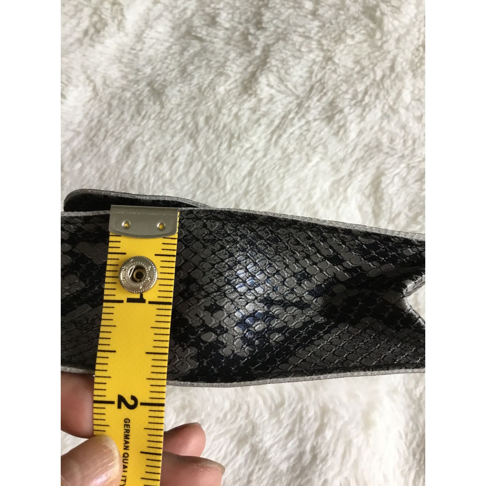 Other Gray Faux Snake Leather Metal Rings Gold Chain Crossbody Bag Size ONE SIZE - 11 Thumbnail
