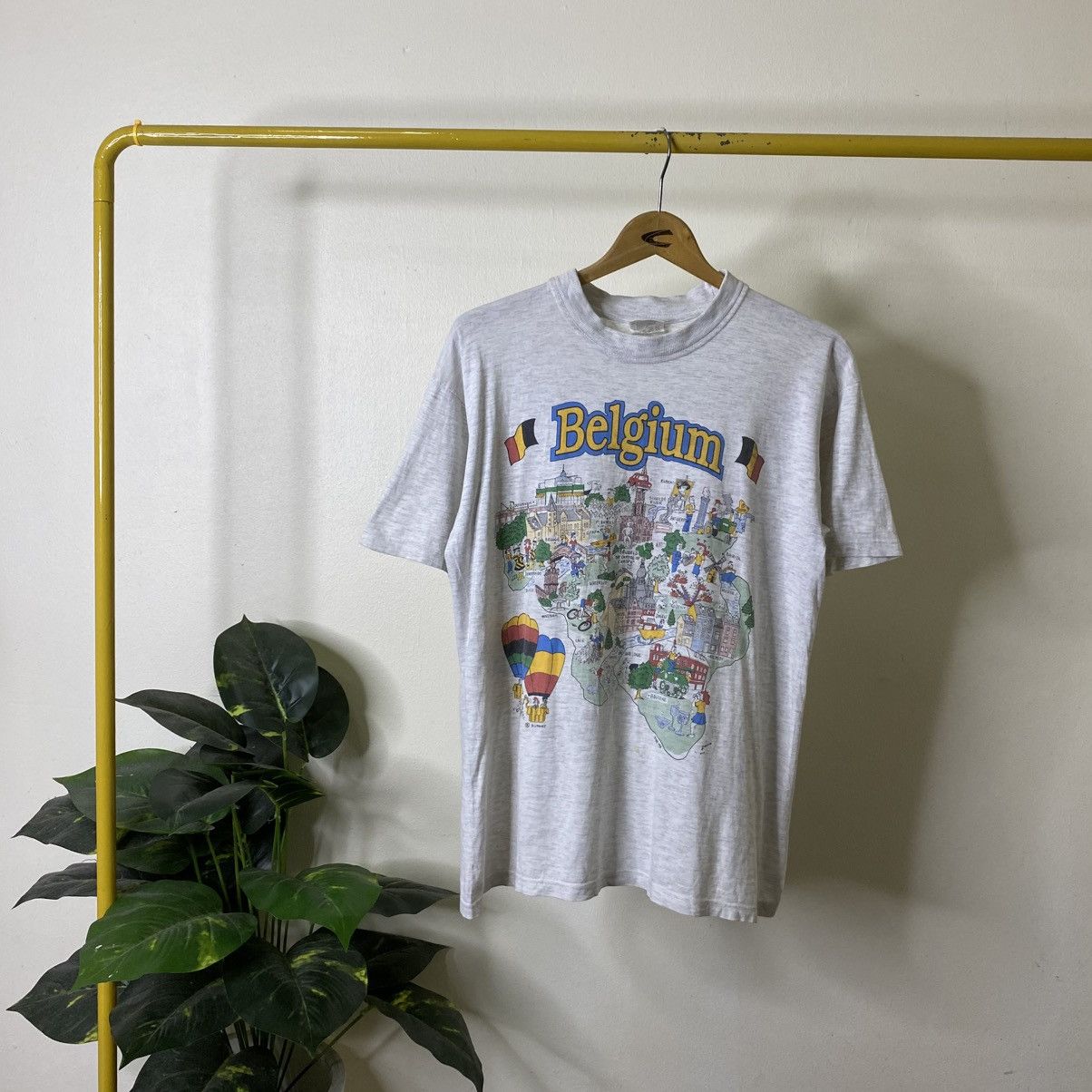 Vintage Vintage 1993 Du Pont Artwork Belgium Art T Shirt Size US M / EU 48-50 / 2 - 1 Thumbnail
