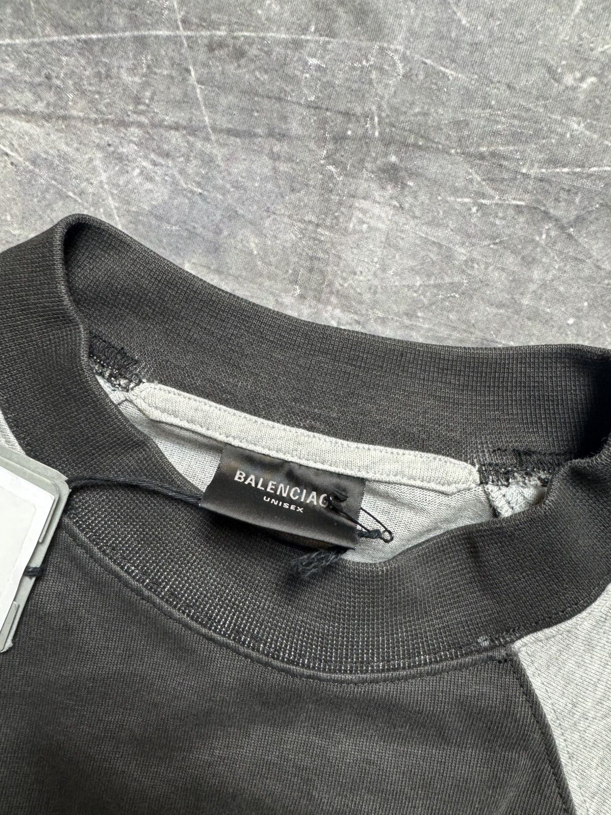 Balenciaga Balenciaga 3B Logo Crewneck T-Shirt in Grey Size US XL / EU 56 / 4 - 8 Thumbnail
