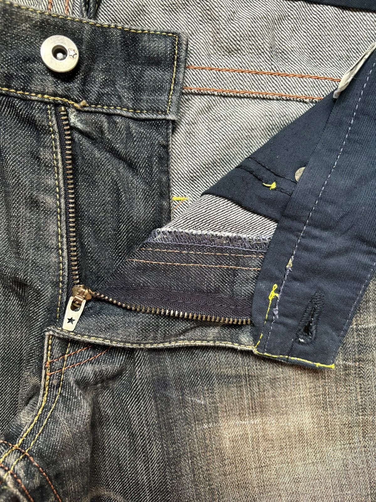 Levi's Vintage 90s Levis Black Star Rusty Mud Wash Distress Jeans Size US 32 / EU 48 - 9 Thumbnail