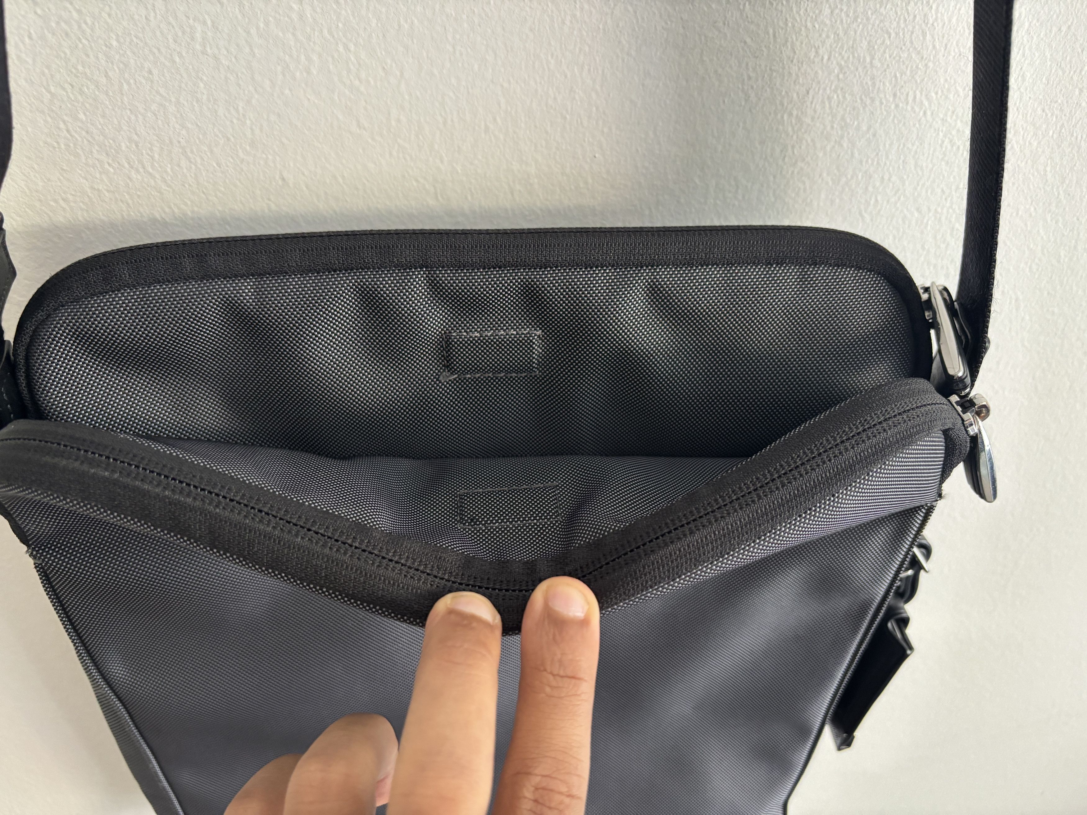 Tumi $400 Arrivé Lucas Nylon/ Leather Crossbody Messenger/ Sling Size ONE SIZE - 9 Thumbnail