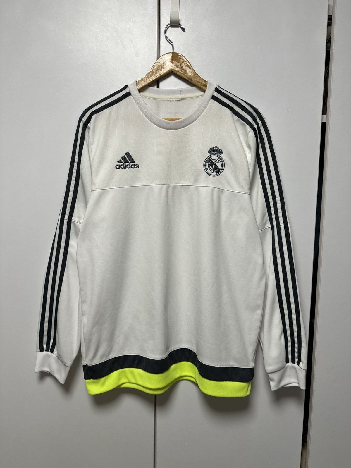 Adidas Adidas Real Madrid 2015 / 2016 Jersey Long Sleeve Size US M / EU 48-50 / 2 - 1 Thumbnail