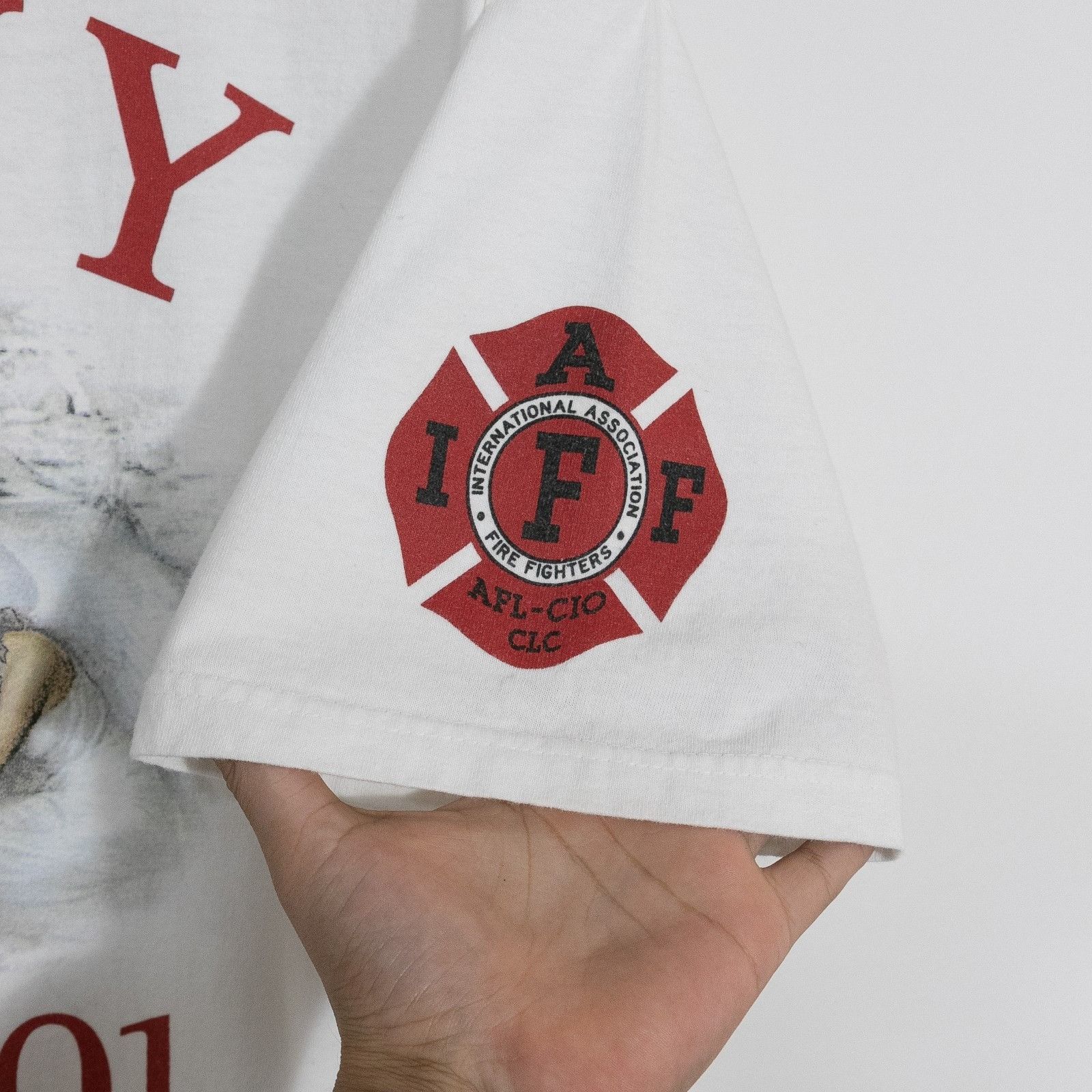 Vintage Vintage Y2K 911 New York Fire Dept Memorial T Shirt Mens XL Size US XL / EU 56 / 4 - 8 Thumbnail
