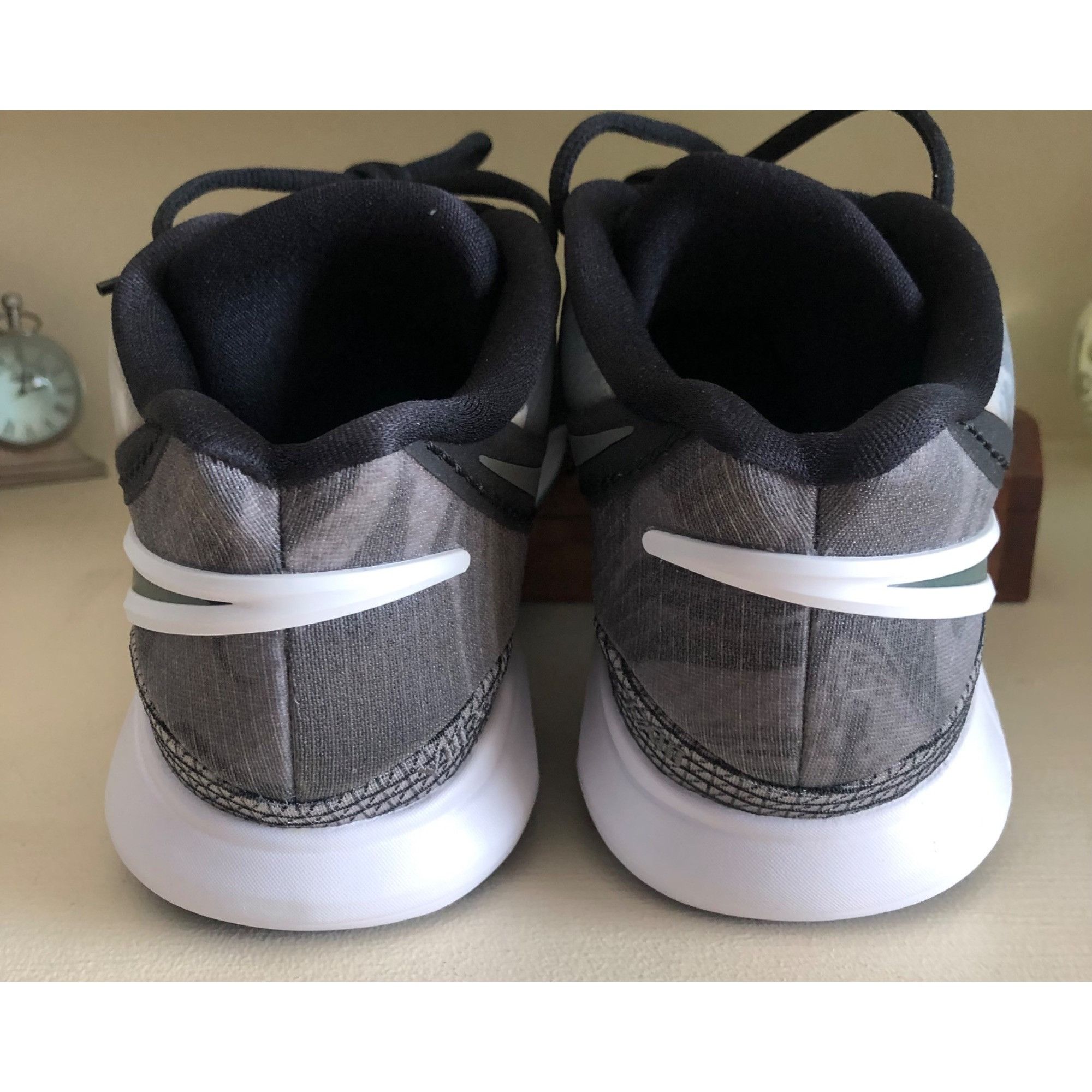 Nike Brand New Men's Nike Kyrie 8 Orca Basketball Shoe Unreleased Size US 10.5 / EU 43-44 - 9 Thumbnail