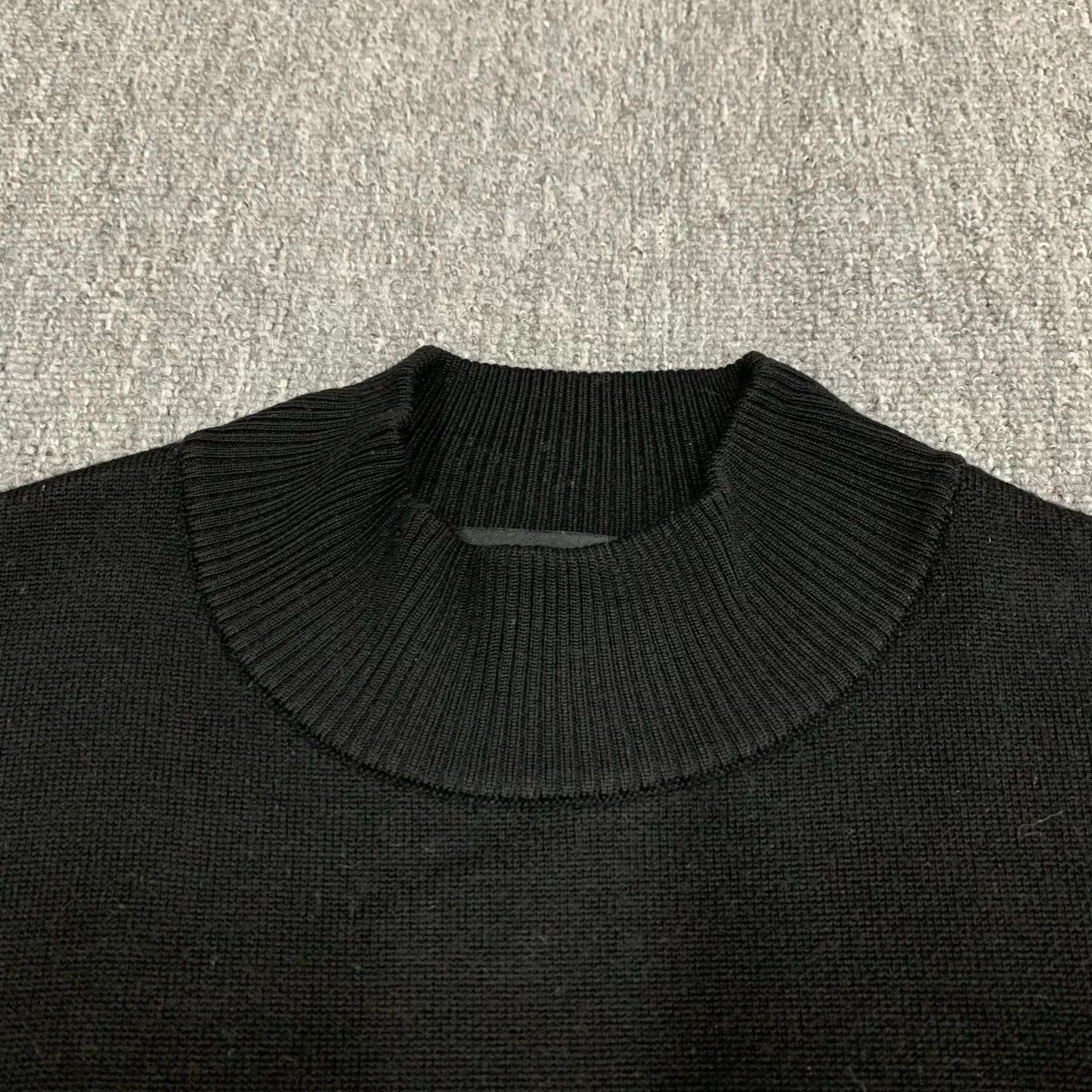 Fendi Fendi color blocked chest logo sweater 52 95 new stain Size US XL / EU 56 / 4 - 7 Thumbnail