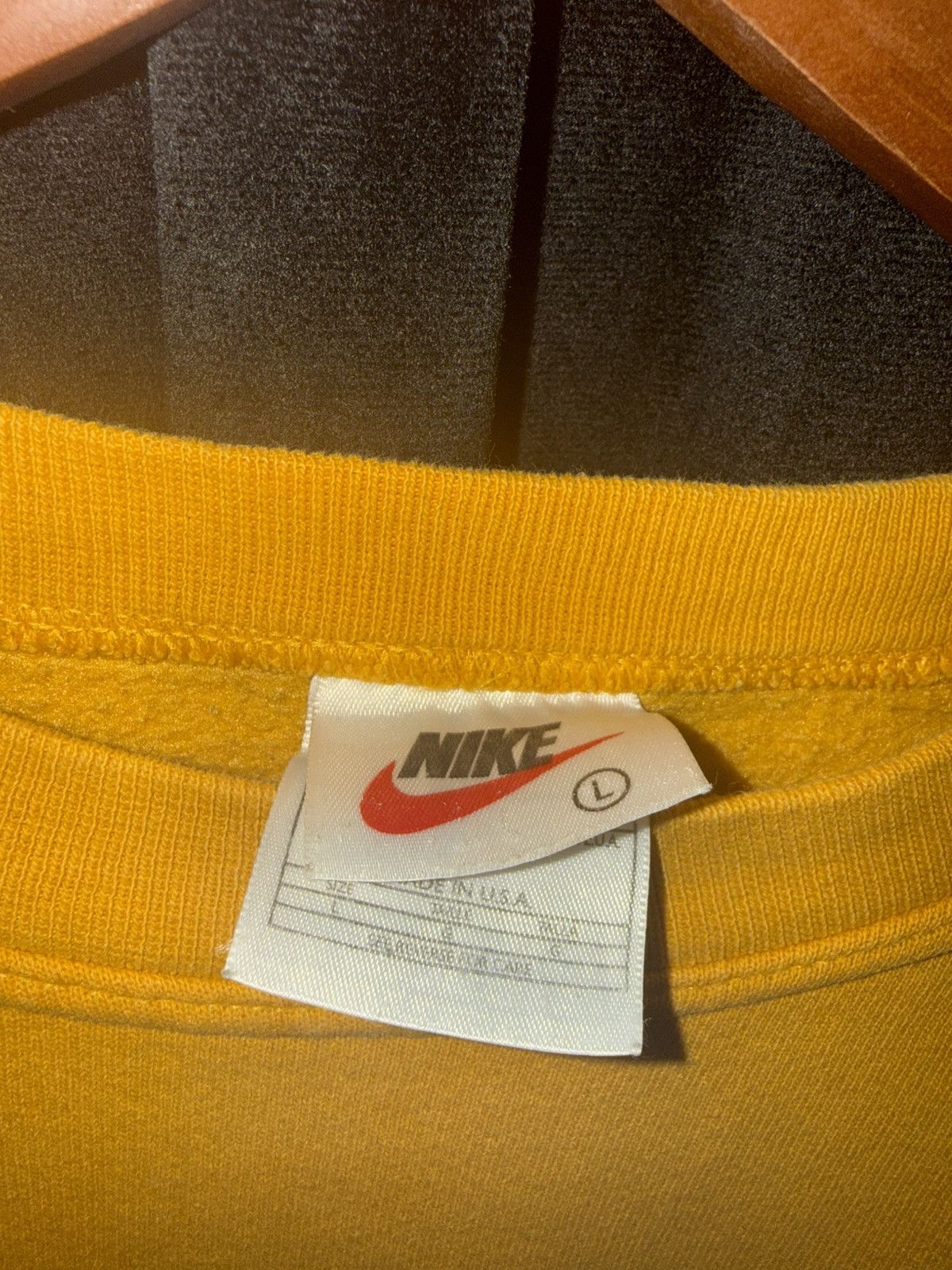 Nike Vintage Nike Yellow Crewneck Large Size US L / EU 52-54 / 3 - 4 Thumbnail