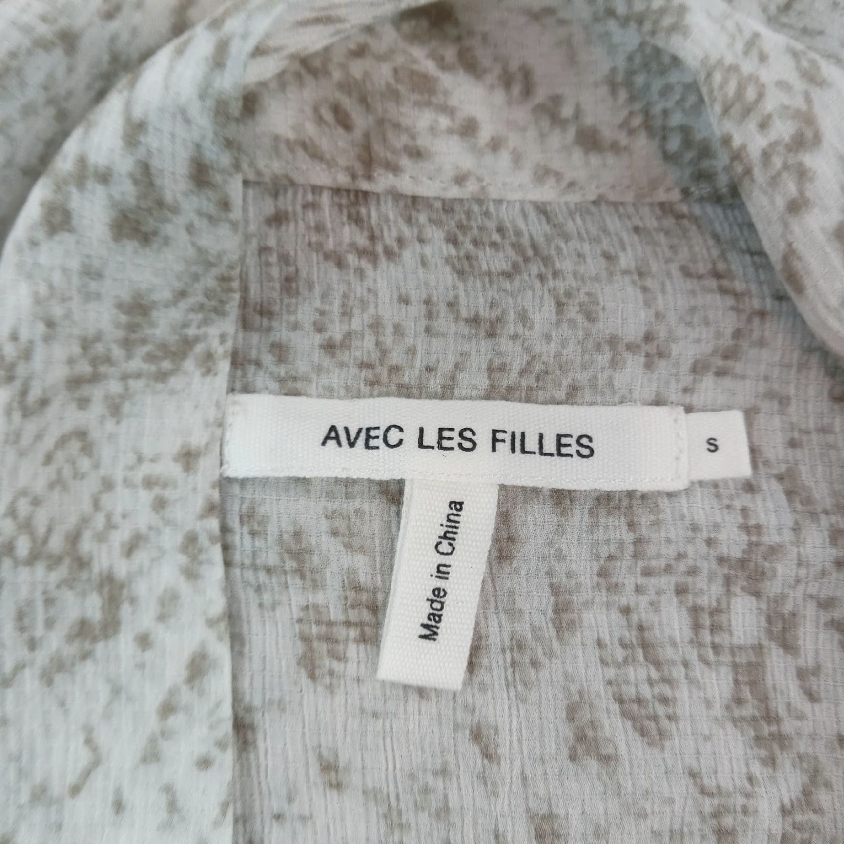 AVEC LES FILLES Avec Les Filles Womens Blouse Small Beige Snake Animal Stretch Button Up Size S / US 4 / IT 40 - 5 Thumbnail