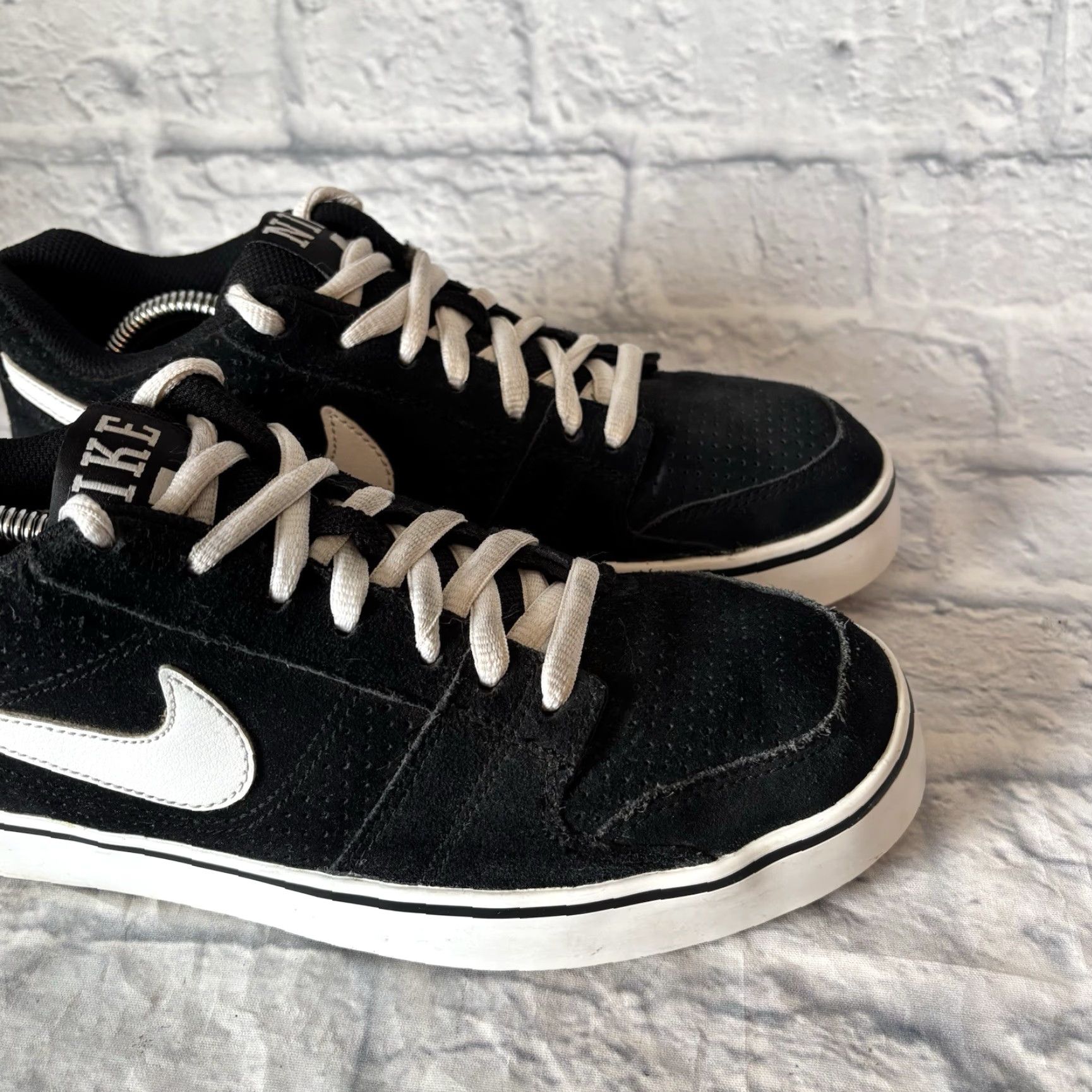 Nike VINTAGE Nike Ruckus LR Black White Skateboarding Sneakers 395770-003 Mens Size 9 Size US 9 / EU 42 - 4 Thumbnail