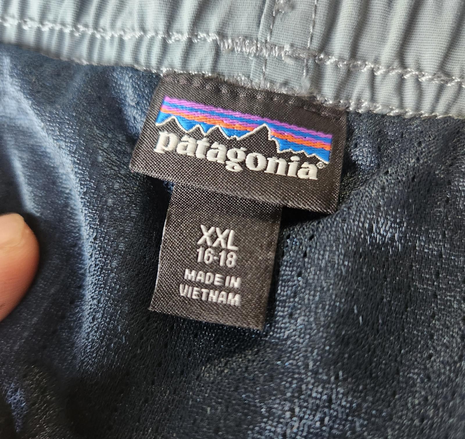 Patagonia Patagonia shorts teens Nylon size 14-16 (XL) blue/green Size US 36 / EU 52 - 4 Thumbnail
