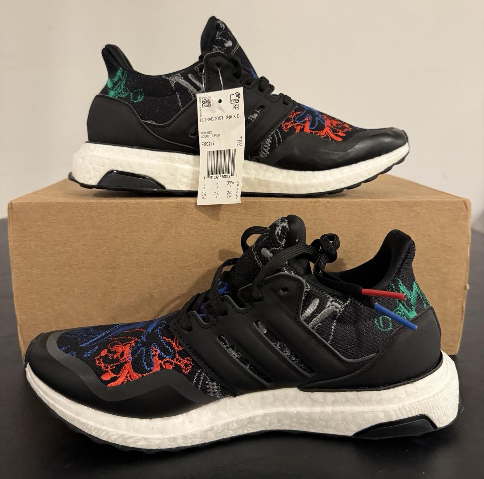 Adidas Adidas Ultraboost DNA X Disney Goofy Youth GS Size 6.5 New Size US 6.5 / EU 39-40 - 3 Thumbnail