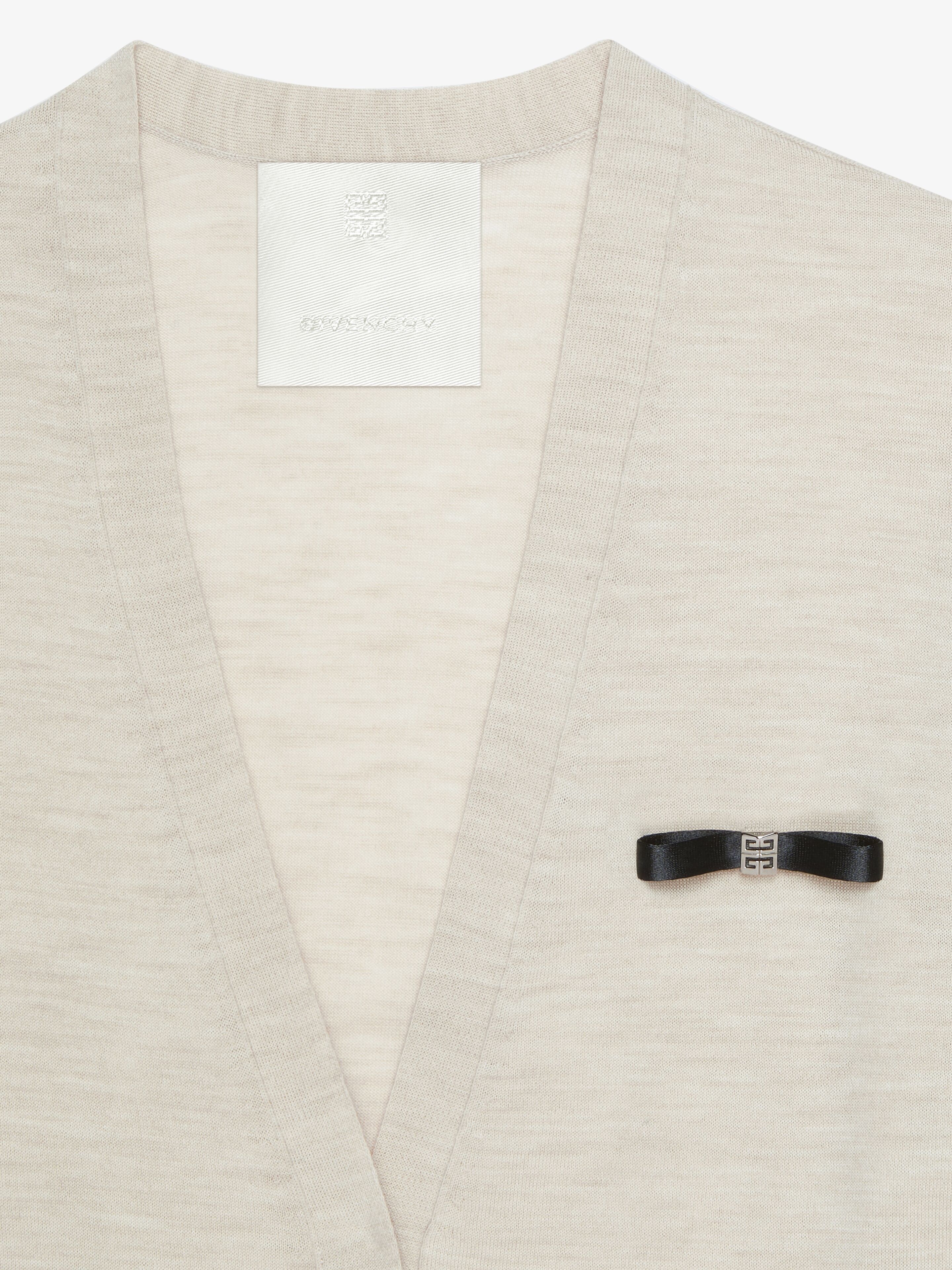 Givenchy o1srvl11e0325 Cardigan In Wool With 4G Bow Detail Sea Salt Size L / US 10 / IT 46 - 5 Thumbnail