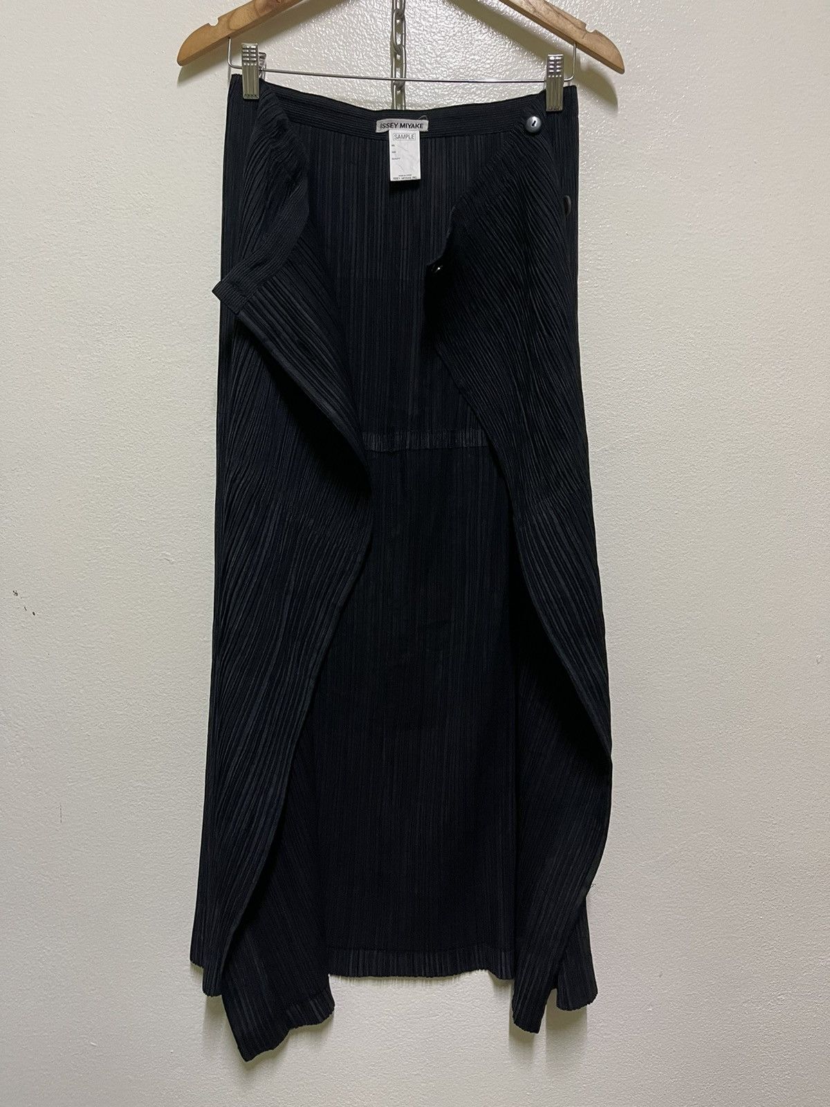 Issey Miyake × Japanese Brand Issey Miyake Sample Pleated Button Wrap Skirt Black Size 27" / US 4 / IT 40 - 12 Thumbnail