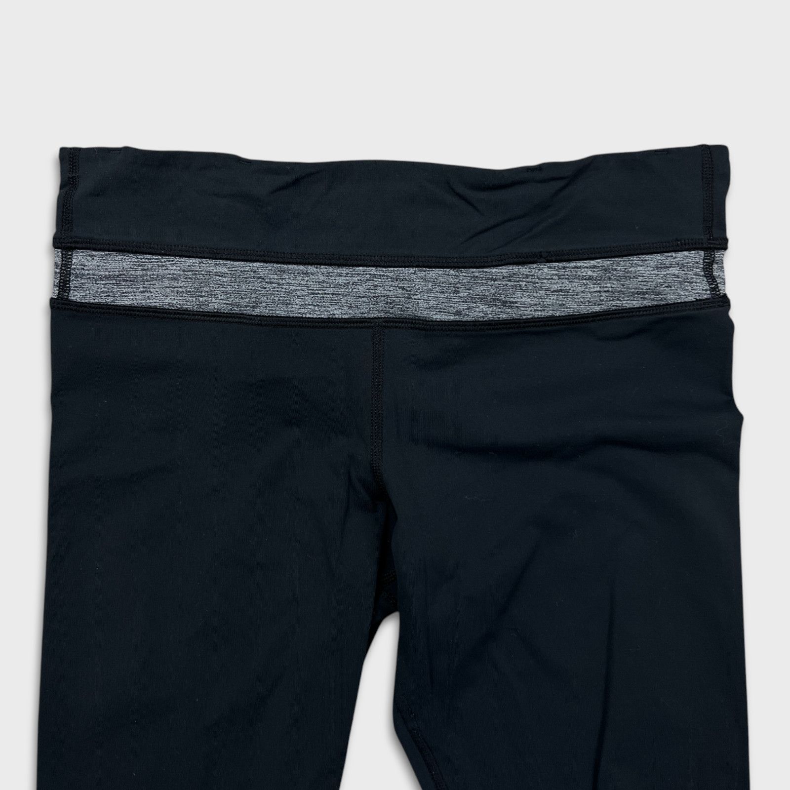 Lululemon Lululemon Run Inspire Crop II Size 6 Mid Rise Yoga Leggings Size 28" / US 6 / IT 42 - 2 Thumbnail