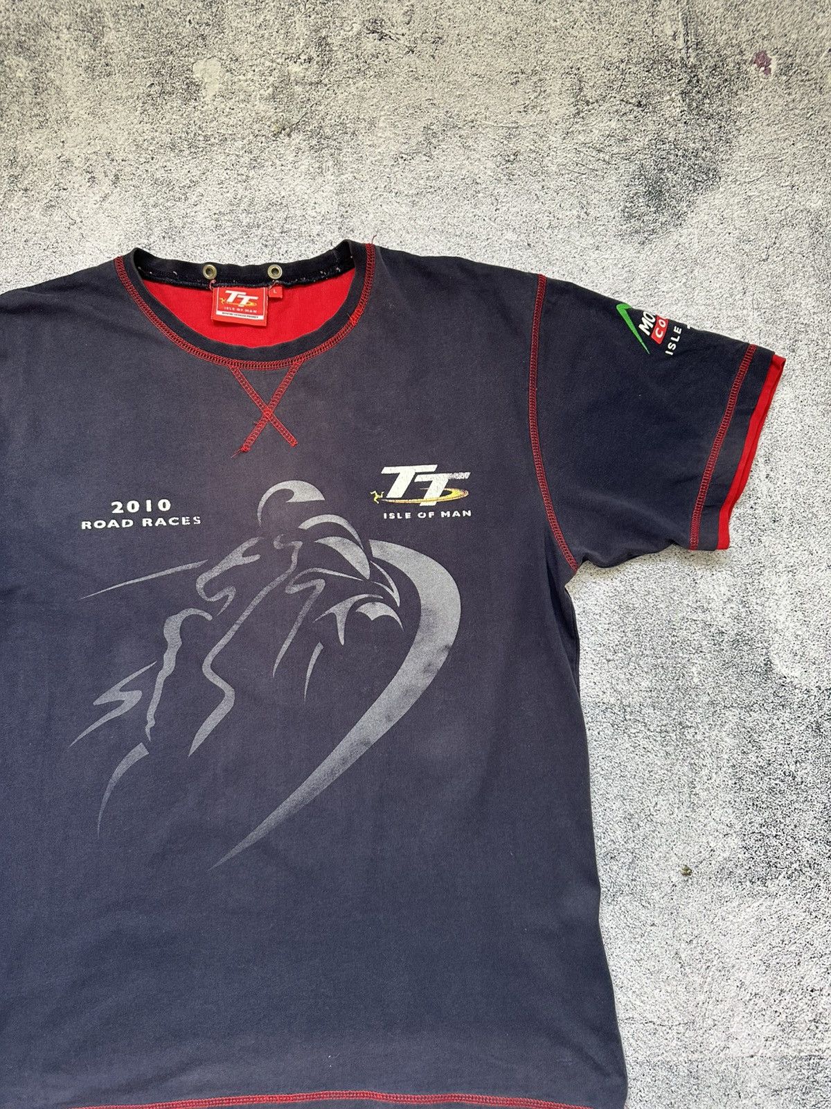 Vintage TT Isle of Man 2010 T-shirt Road Races Mountain Course Size US L / EU 52-54 / 3 - 4 Thumbnail