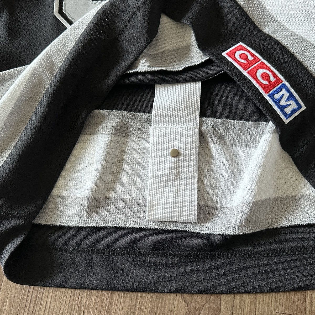 Ccm LA Kings Gretzky CCM Heroes of Hockey Auth Throwback Jersey Size US S / EU 44-46 / 1 - 11 Thumbnail