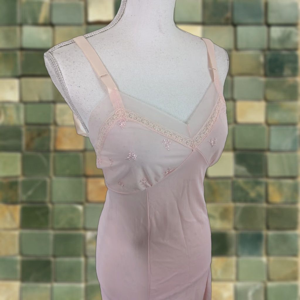 Vintage VINTAGE Pink Full Length Nylon Lingerie Dress Negligee Nightgown 32 D2S Lace, XS Ladies? Size XS / US 0-2 / IT 36-38 - 1 Thumbnail