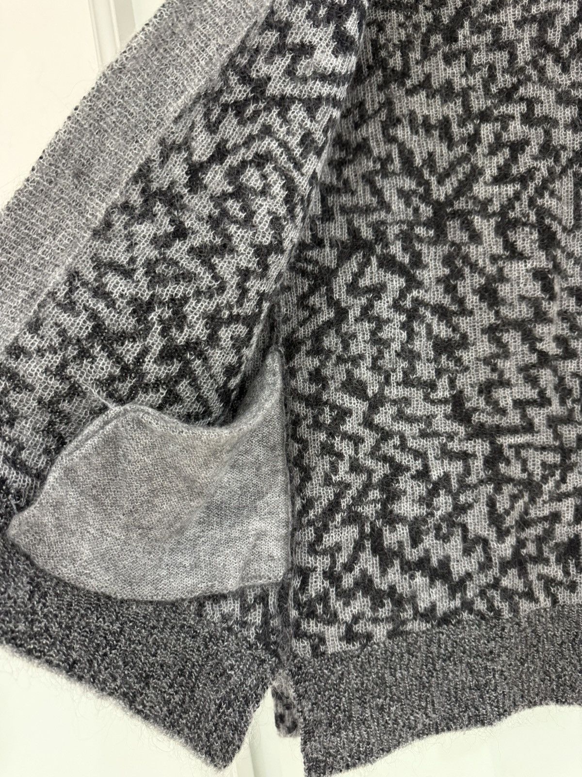 Saint Laurent Paris Saint Laurent Jacquard Comic Cardigan and matching Scarf Size US XS / EU 42 / 0 - 11 Thumbnail