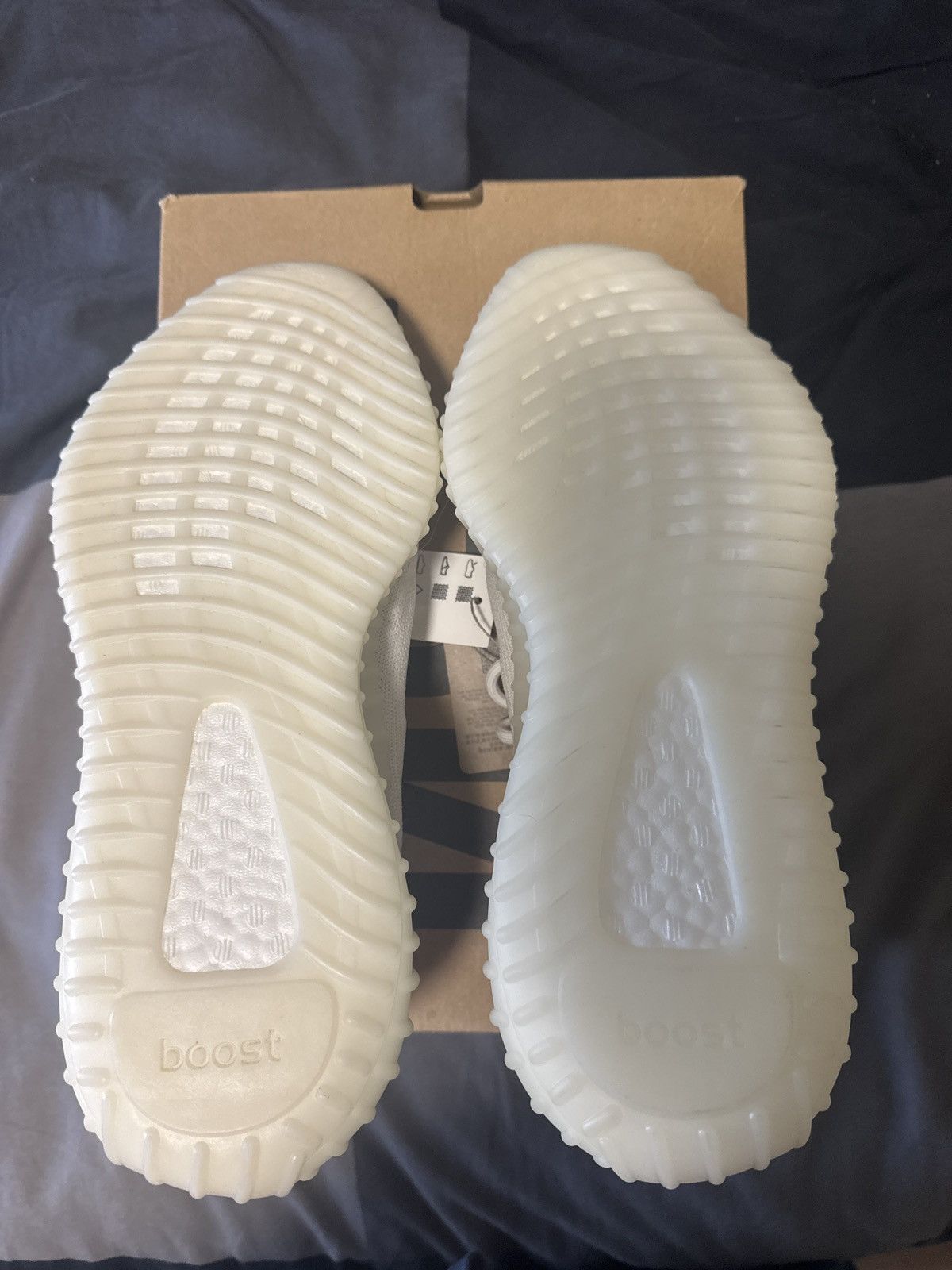 Yeezy Yeezy 350 V2 Bone Size US 10.5 / EU 43-44 - 6 Thumbnail