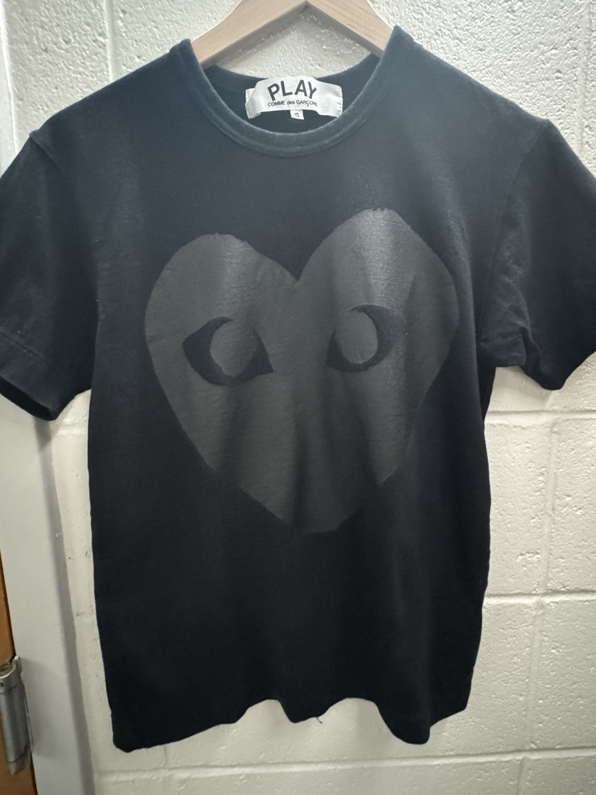 Comme des Garcons × Comme des Garcons PLAY black shirt black heart comme sea garçons Size US S / EU 44-46 / 1 - 1 Thumbnail