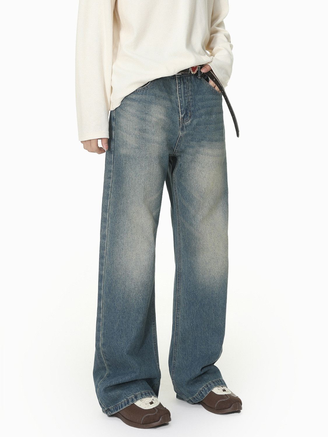 Jean Men's Distressed, Vintage-Wash Flared Jeans Size US 32 / EU 48 - 3 Thumbnail