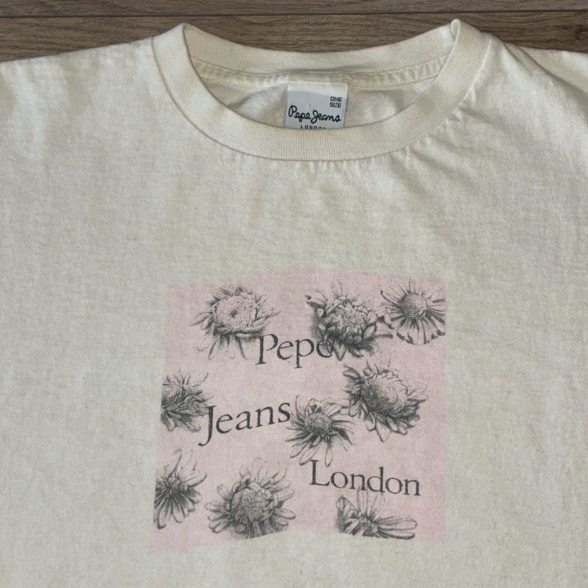 Pepe Jeans 90s Pepe Jeans London flower tee shirt Size US L / EU 52-54 / 3 - 2 Thumbnail