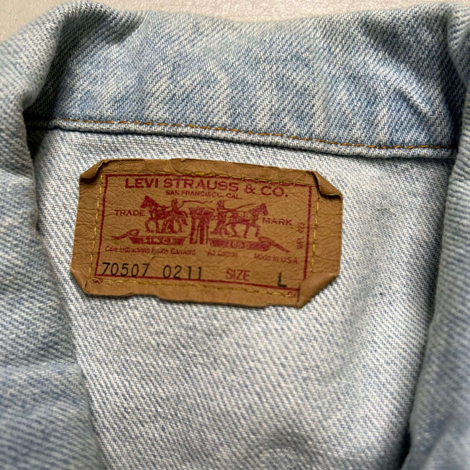 Levi's Vintage Levi’s 70507-0211 Denim Trucker Jacket Light Wash L Size US L / EU 52-54 / 3 - 3 Thumbnail