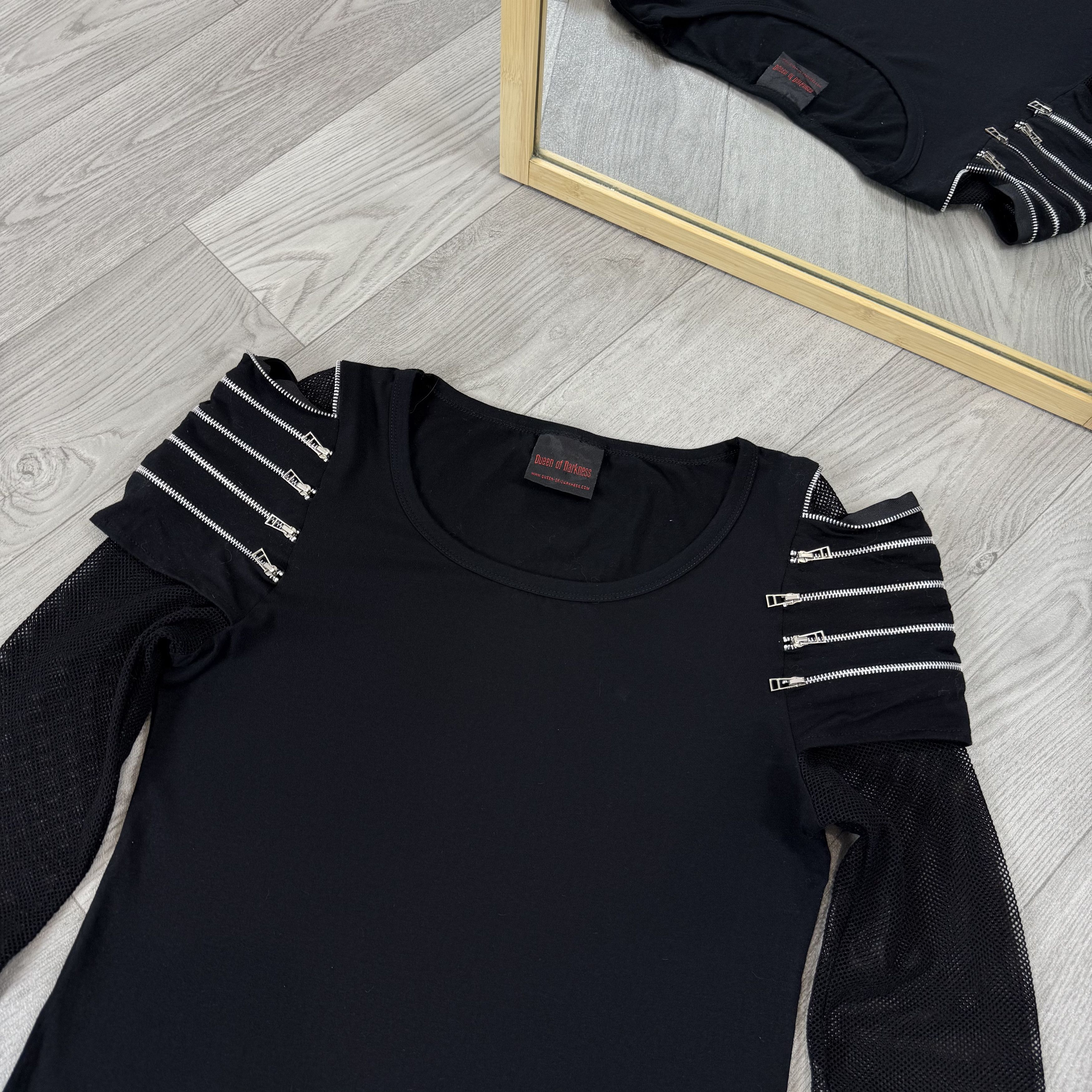 Vintage Vintage Queen of Darkness 00s Mesh Long Sleeve Tee Shirt Size M / US 6-8 / IT 42-44 - 4 Thumbnail