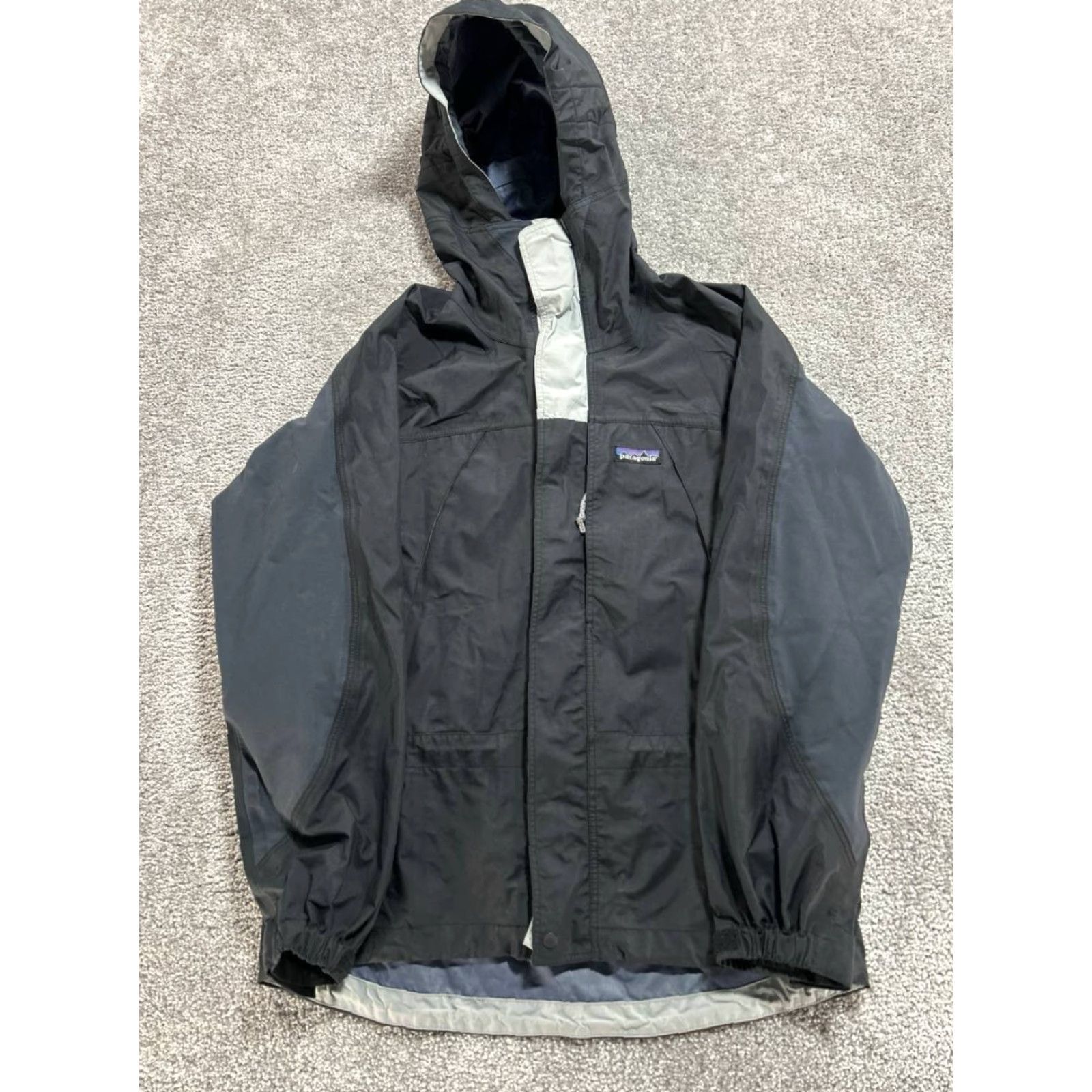 Patagonia VINTAGE Patagonia Torre Jacket Women Small Black Nylon Logo Hooded Full Zip Jacket Size S / US 4 / IT 40 - 2 Thumbnail