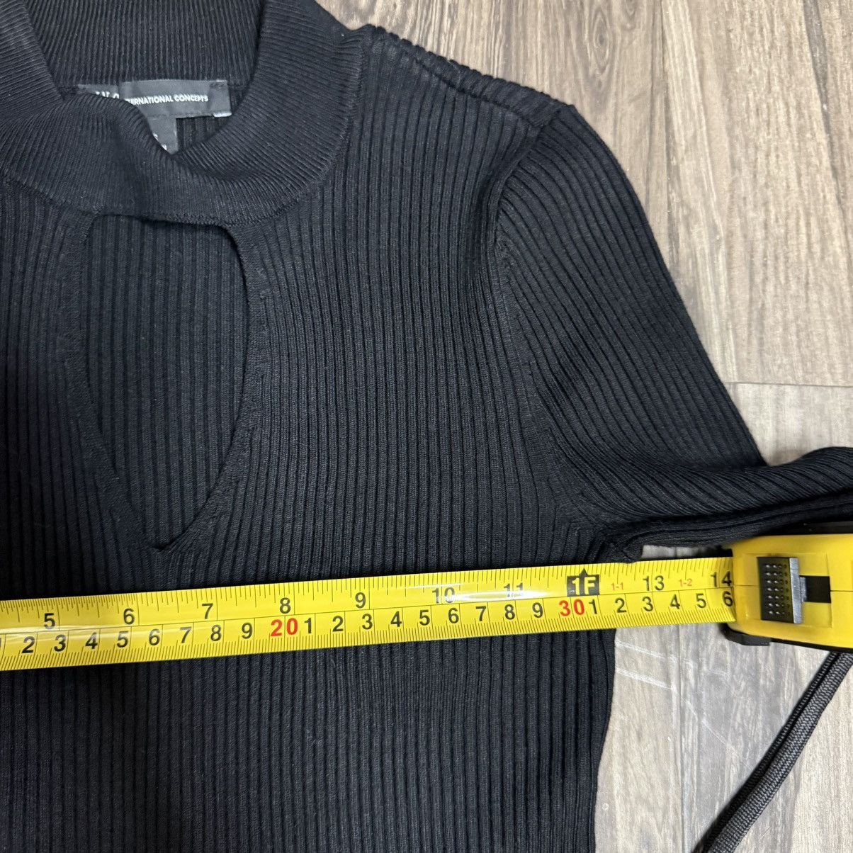 UNIK International Inc. INC International Concepts Black Ribbed Keyhole Crewneck Size XS / US 0-2 / IT 36-38 - 6 Thumbnail