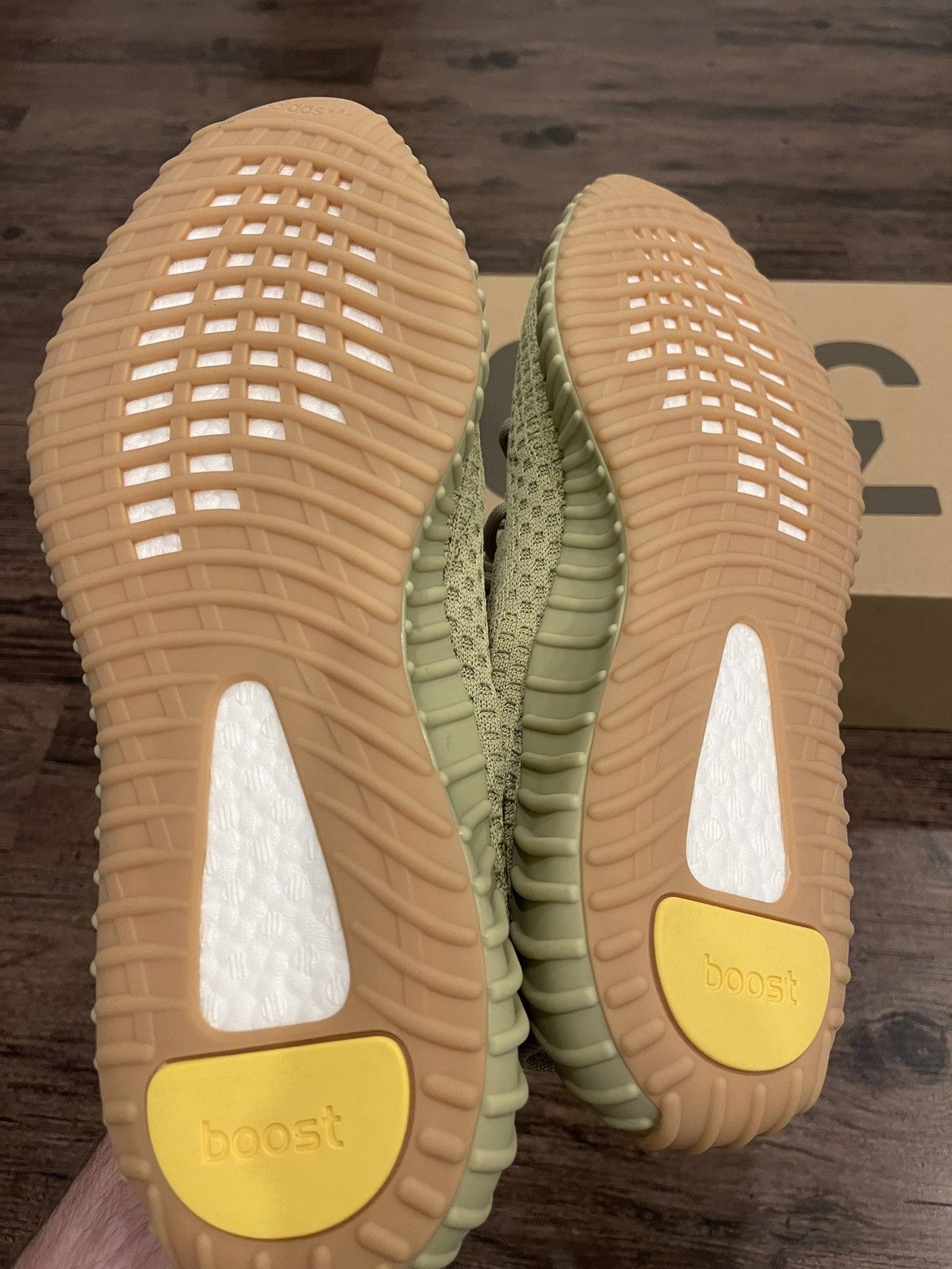 Yeezy Yeezy 350 V2 Sulfur size 12 Size US 12 / EU 45 - 4 Thumbnail