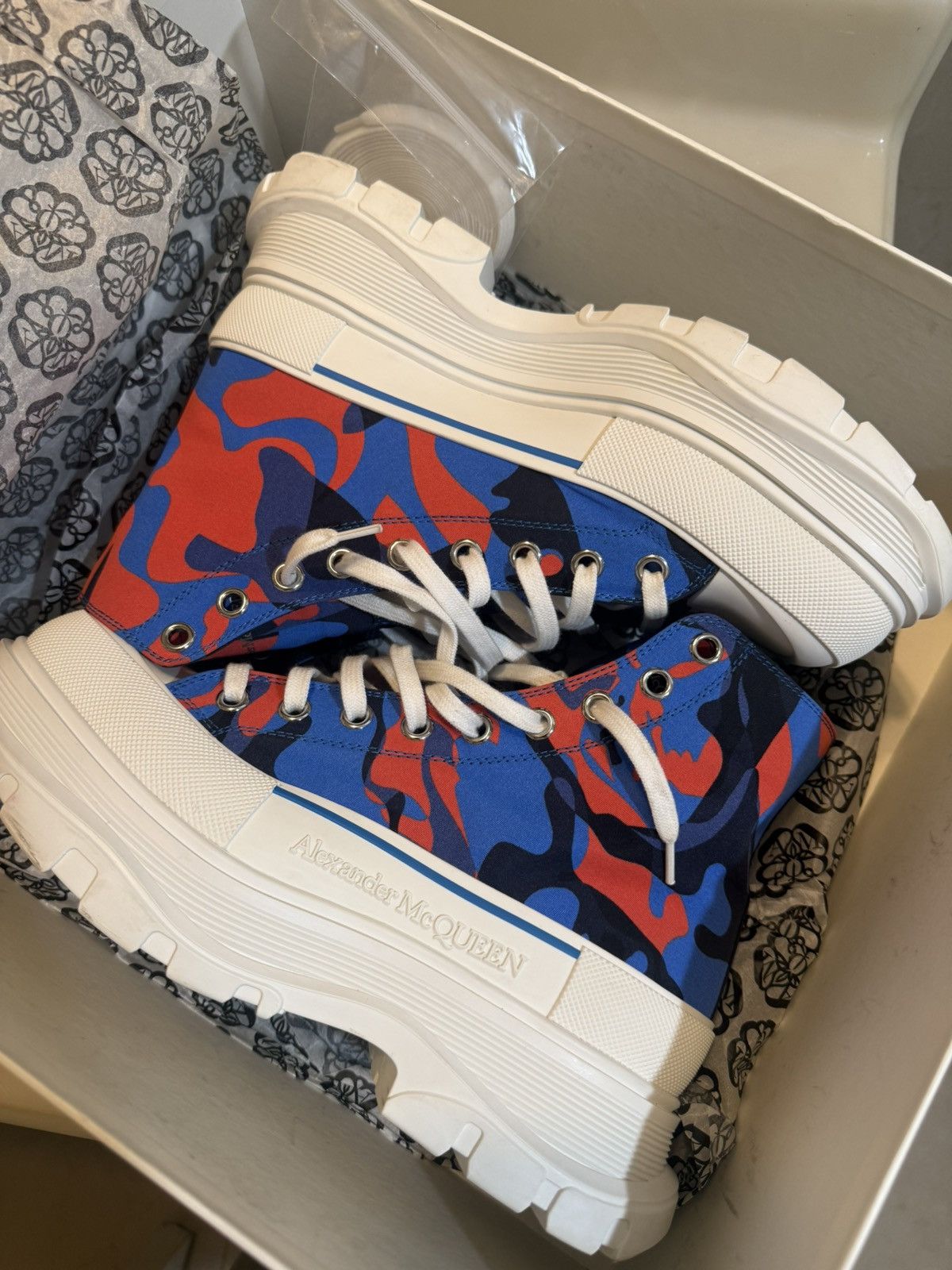 Alexander McQueen Alexander McQueen camo-print high-top sneakers/boots Size US 8 / EU 41 - 2 Thumbnail