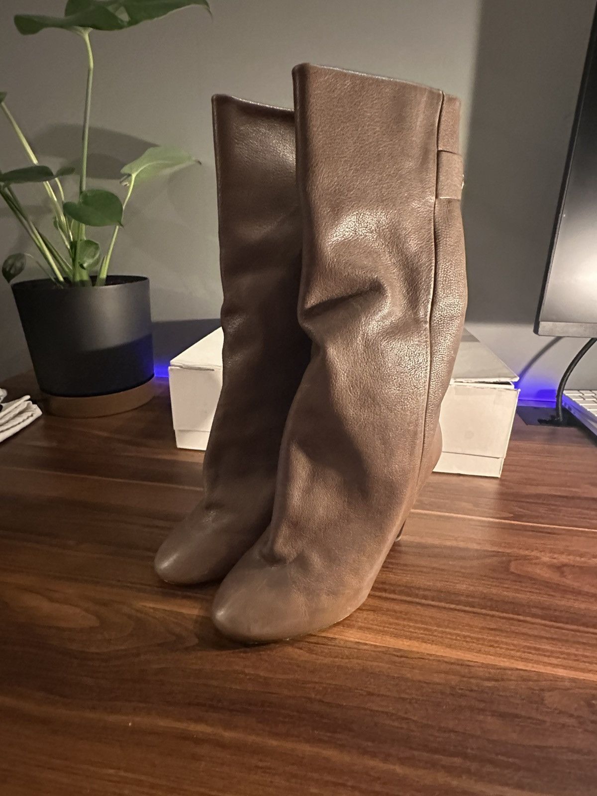 Isabel Marant Isabel Marant Boost Lakfee Size US 7.5 / IT 37.5 - 1 Thumbnail