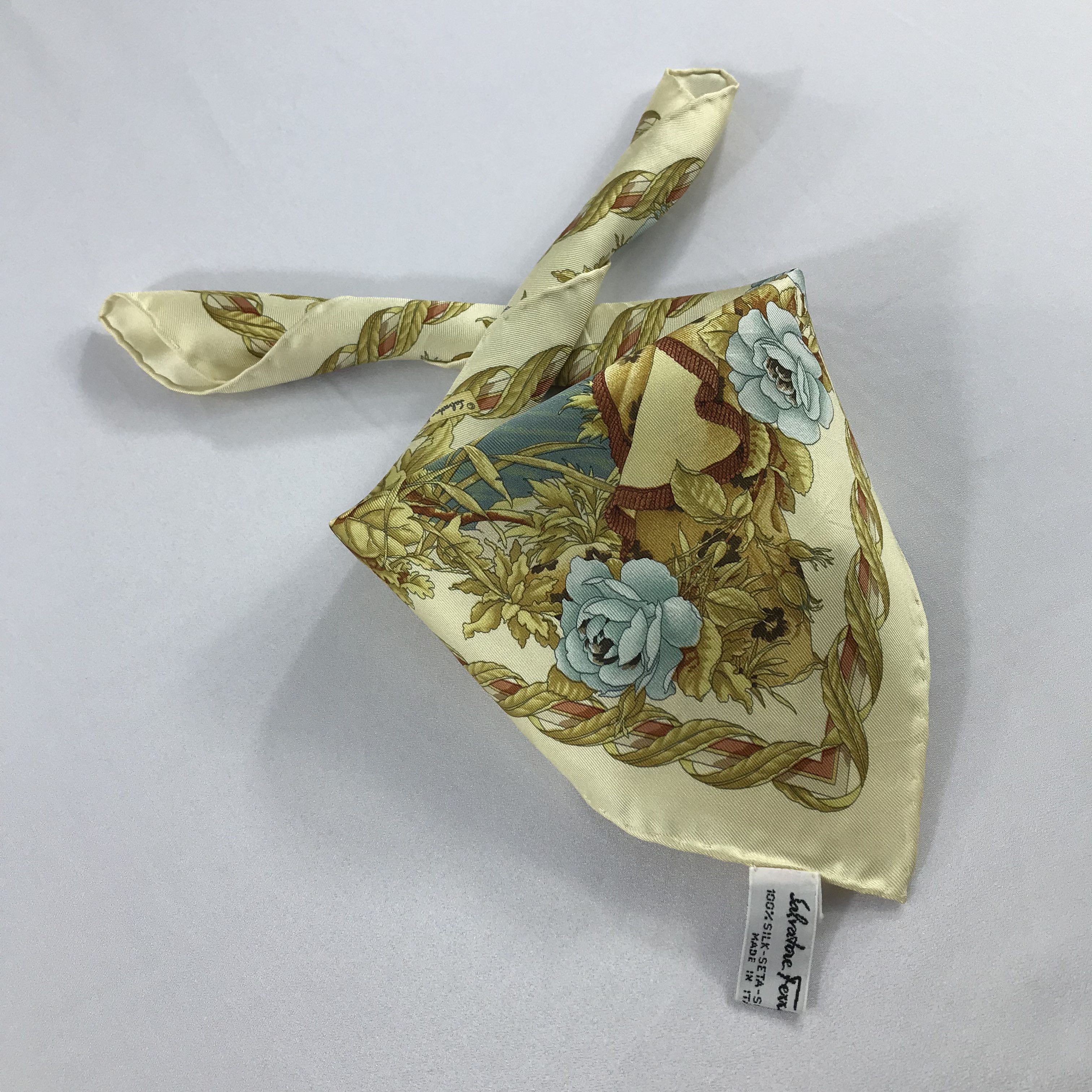 Salvatore Ferragamo × Vintage Salvatore Ferragamo Bandana /Handkerchief/Neckerchief -S2369 Size ONE SIZE - 4 Thumbnail
