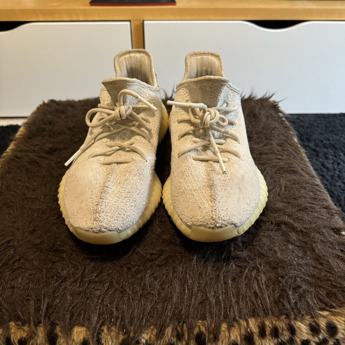 Adidas × Kanye West Yeezy Boost 350 v2 OG Triple Whites Size US 9 / EU 42 - 3 Thumbnail