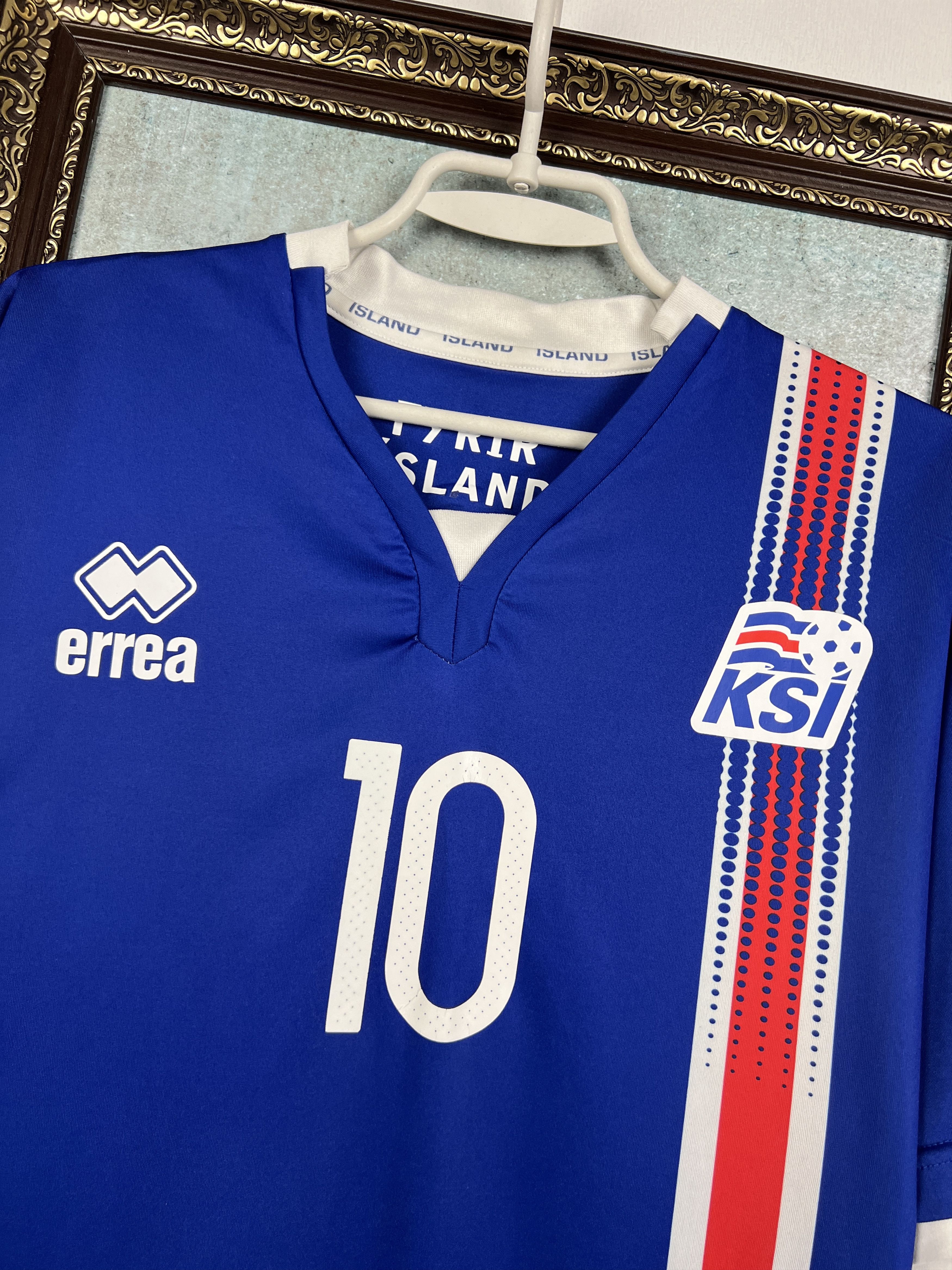 Errea Iceland 2016 Football Shirt Soccer #10 Sigurdsson Jersey Size US L / EU 52-54 / 3 - 3 Thumbnail