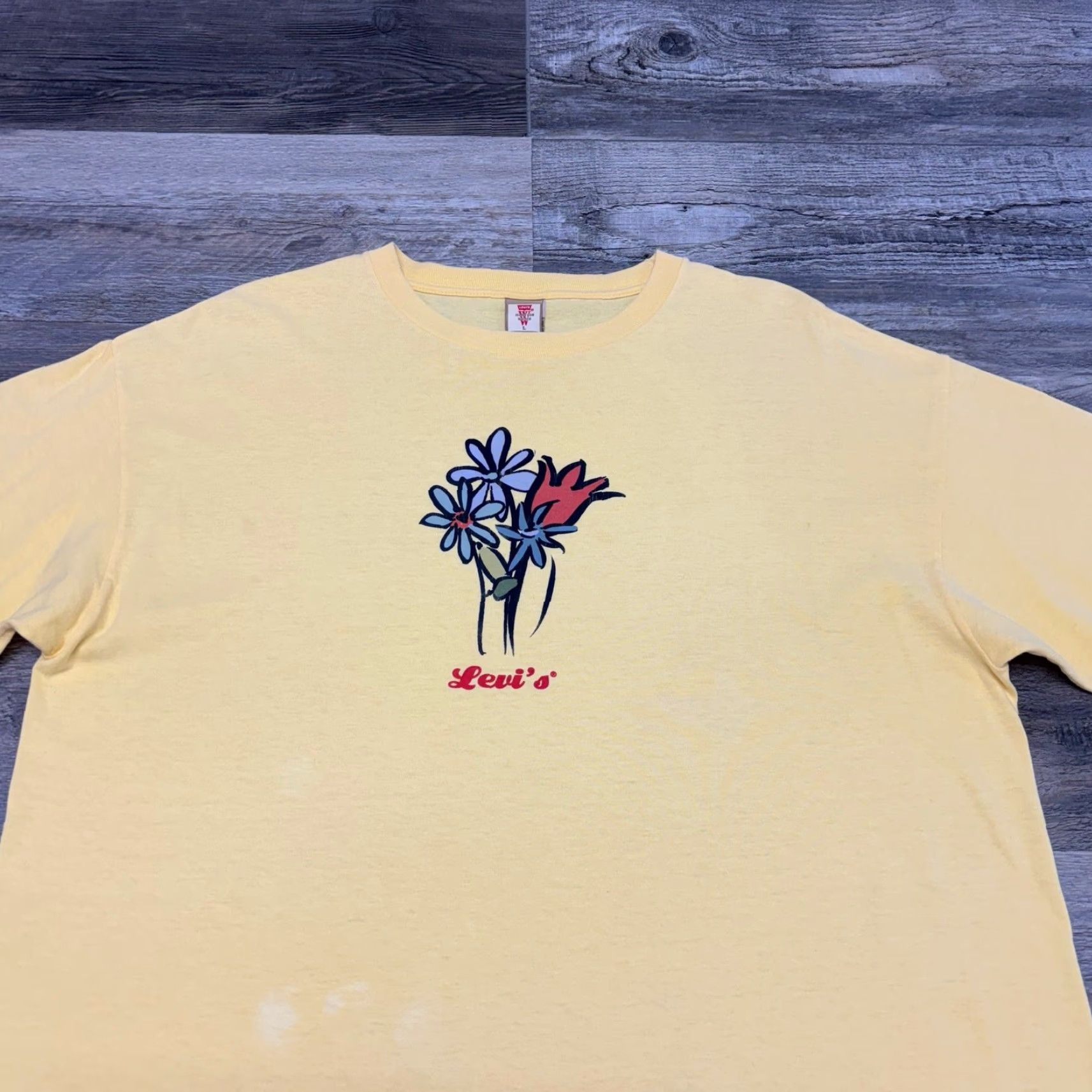 Levi's VINTAGE Levi's T-Shirt Women Yellow Large Center Flower Graphic USA Shirt Mens? Size L / US 10 / IT 46 - 2 Thumbnail