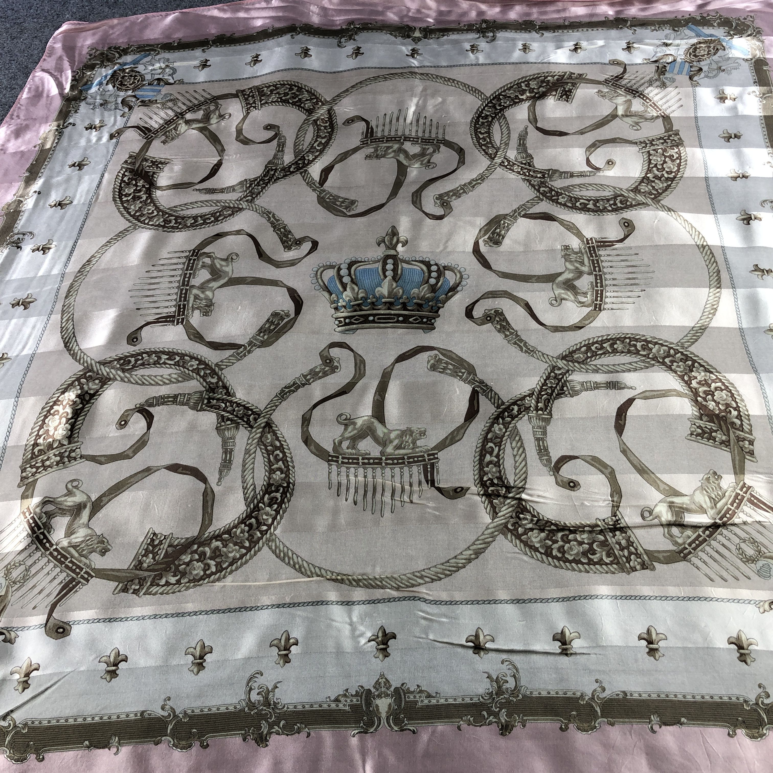 Japanese Brand Vintage Cream Baroque Crown Heraldic Print Silk Scarf M1082 Size ONE SIZE - 4 Thumbnail