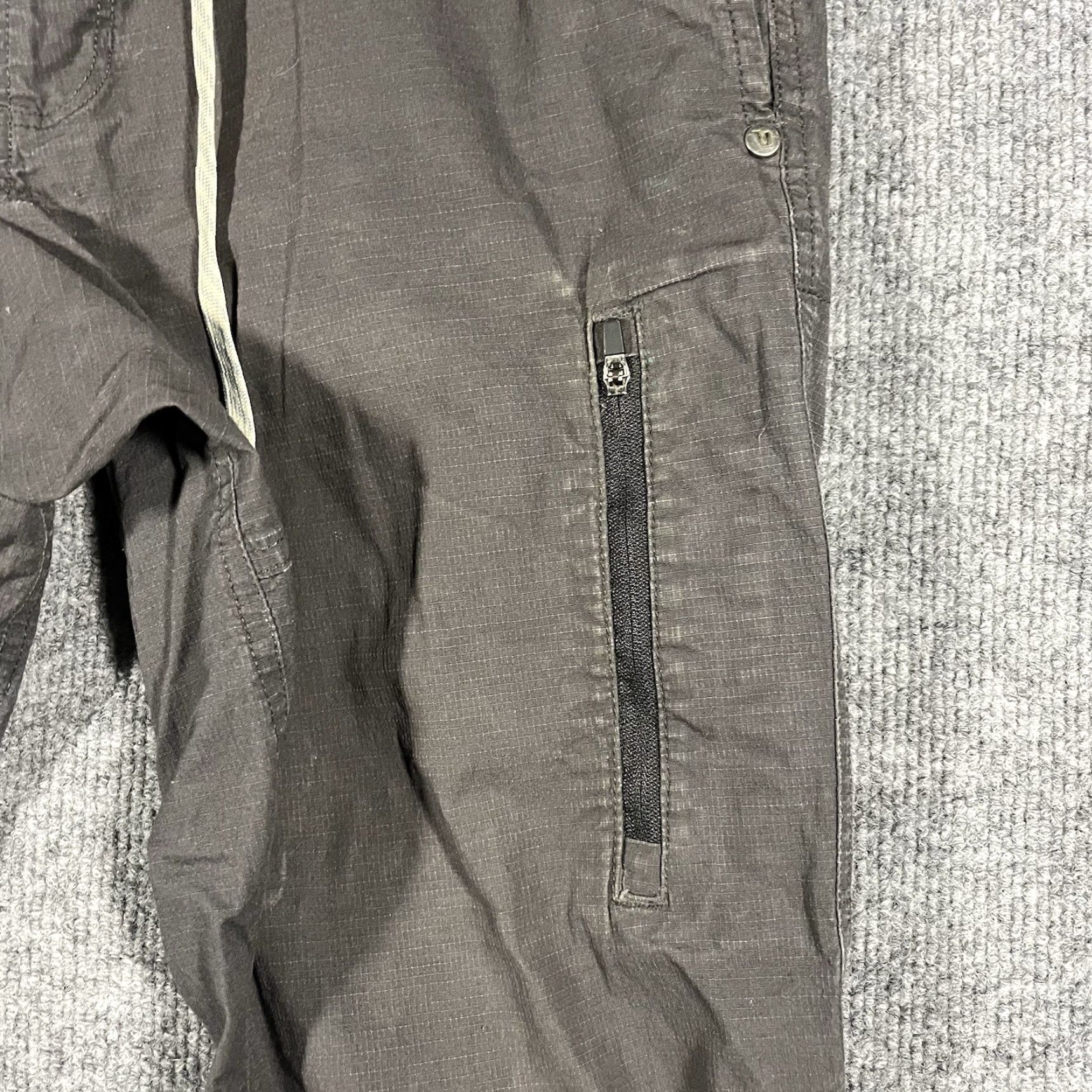 Vuori Vuori Pants Mens M Charcoal Black Ripstop Climber Drawstring Organic Cotton Jogger Zip Pocket Adjustable Waist Lightweight Mens Regular Size US 31 - 6 Thumbnail