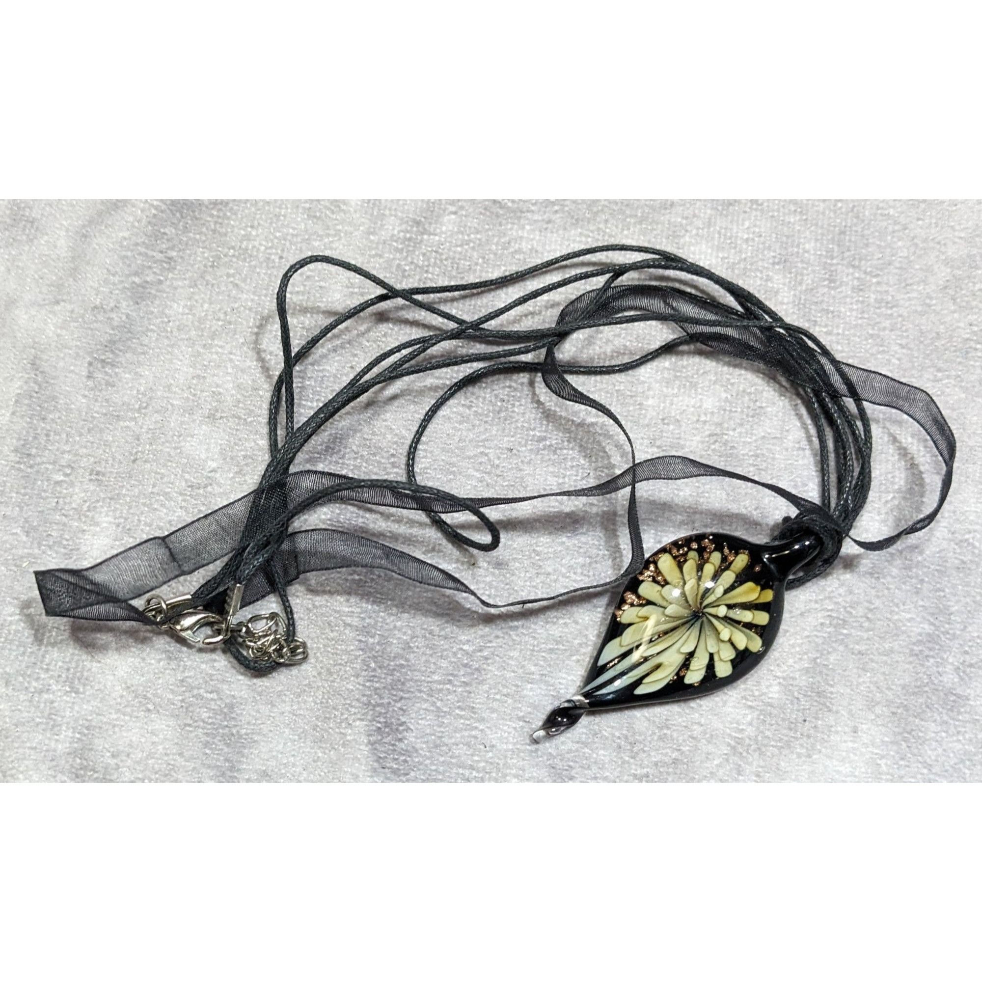 Other Handmade Teardrop Twist Glass Floral Pendant Necklace Size ONE SIZE - 7 Thumbnail