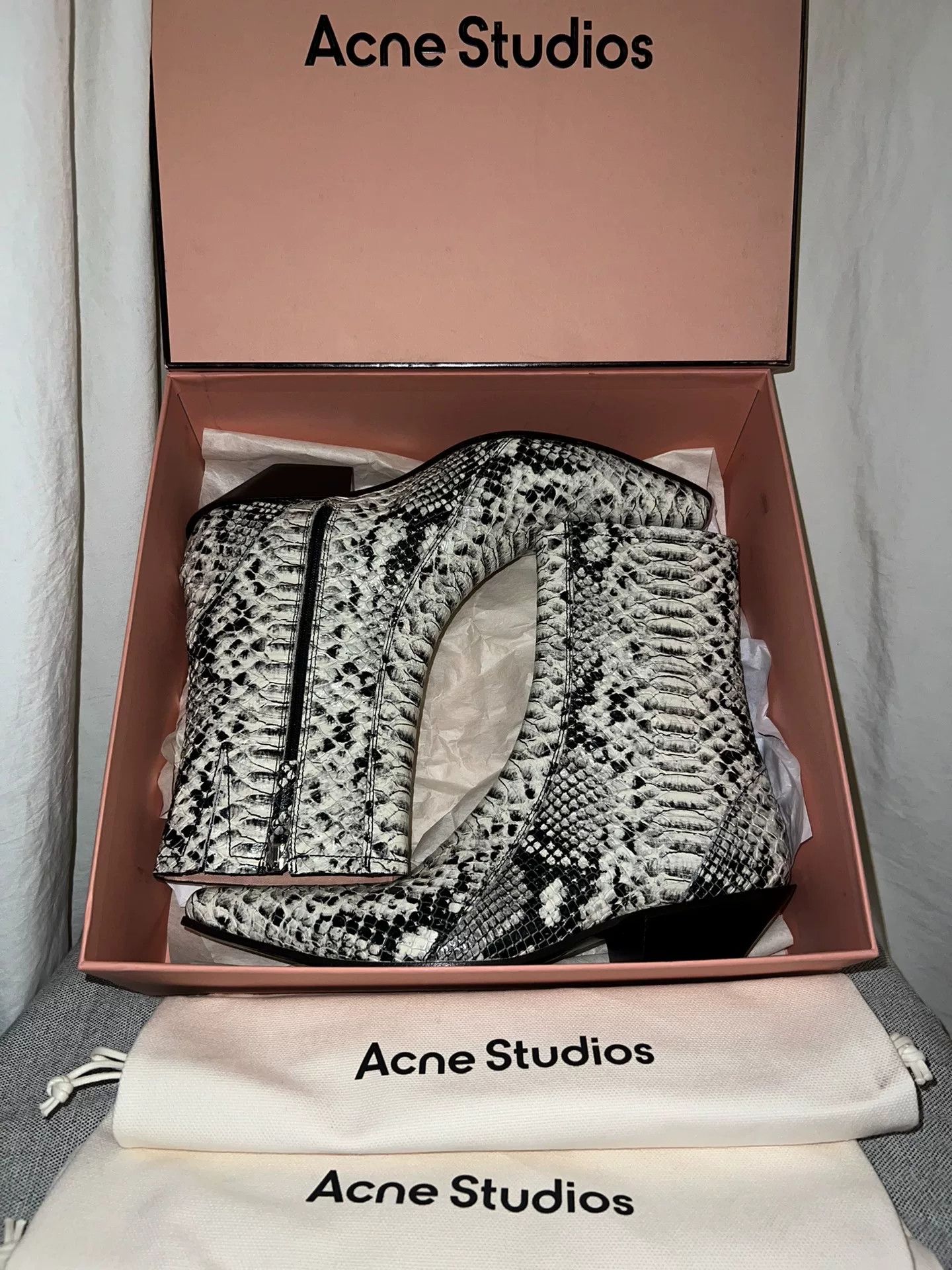 Acne Studios Acne Studios White Snakeskin Chelsea Boots Size US 7 / IT 37 - 1 Thumbnail