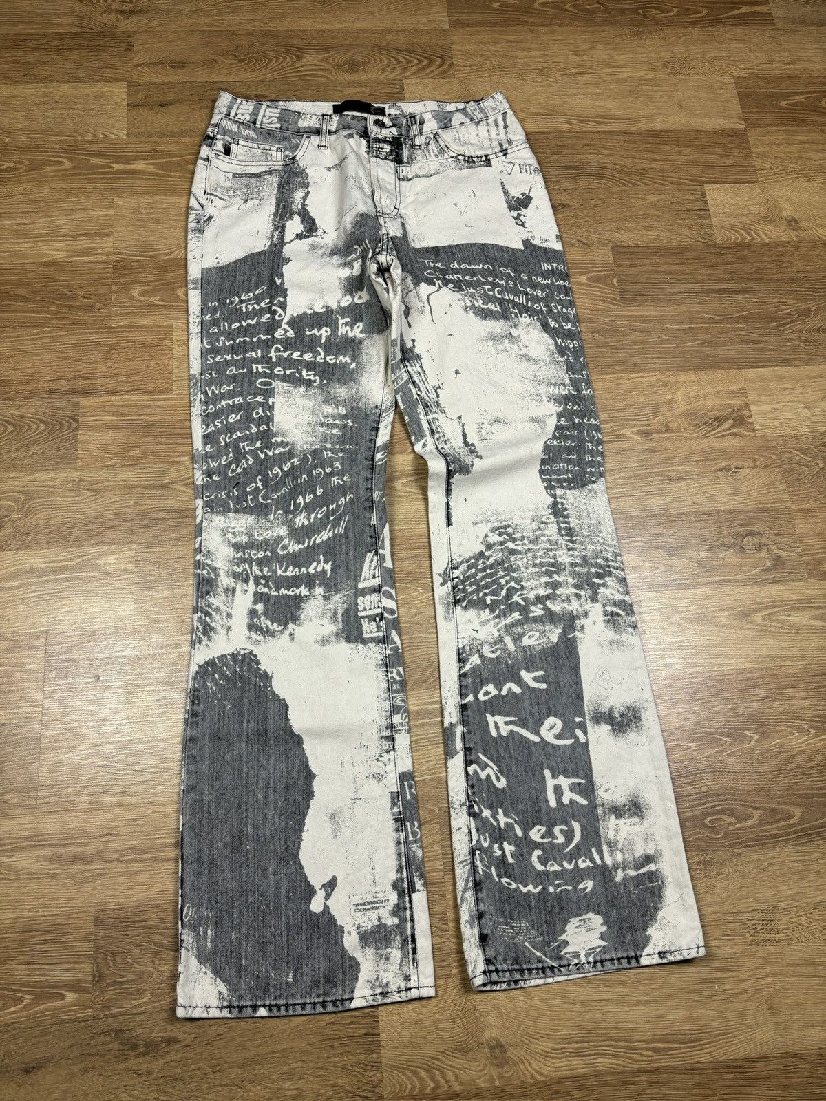 Just Cavalli 2000s Just Cavalli Newspaper Print Flared Denim Jeans Size US 35 - 3 Thumbnail
