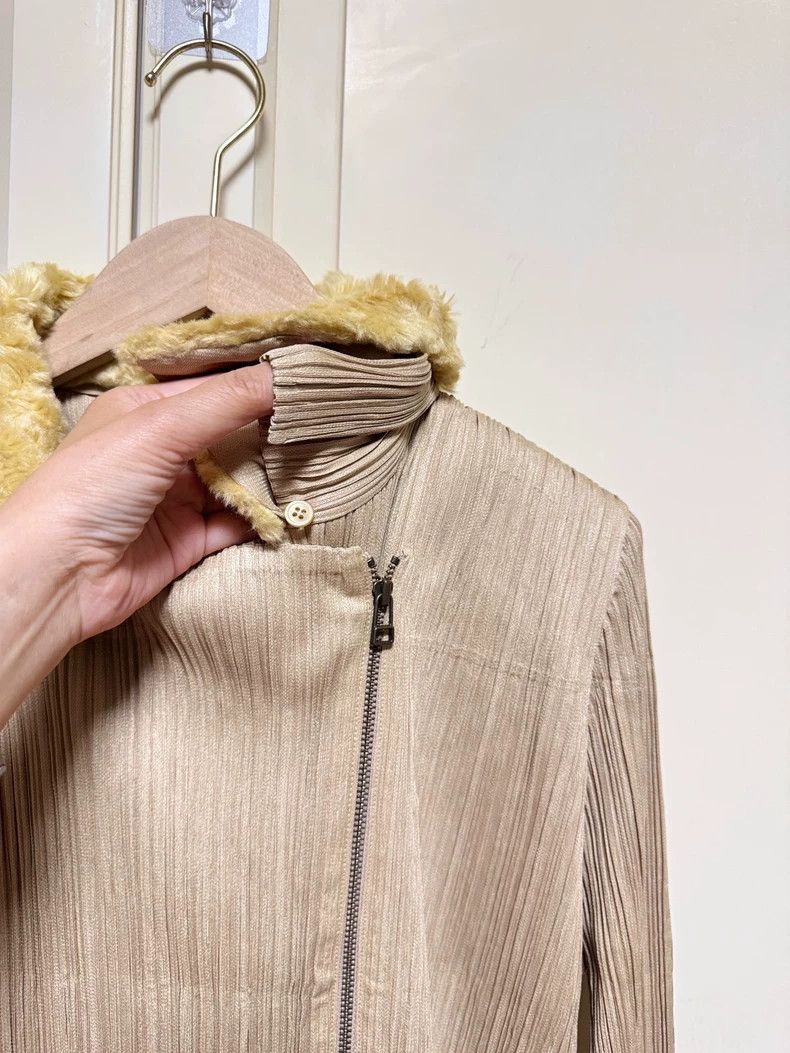 Issey Miyake Issey Miyake size:4 Beige pleated jacket Size XS / US 0-2 / IT 36-38 - 2 Thumbnail