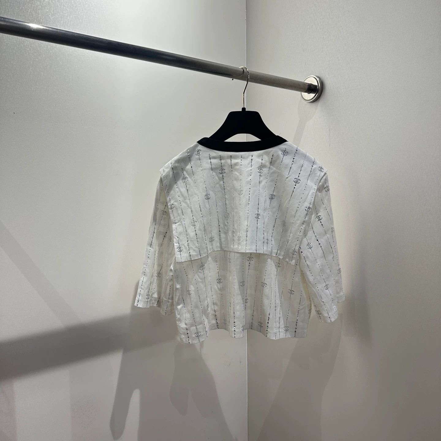 Chanel Chanel 23C White Allover Crystal Logo Short Sleeve Tee XS Size XS / US 0-2 / IT 36-38 - 2 Thumbnail