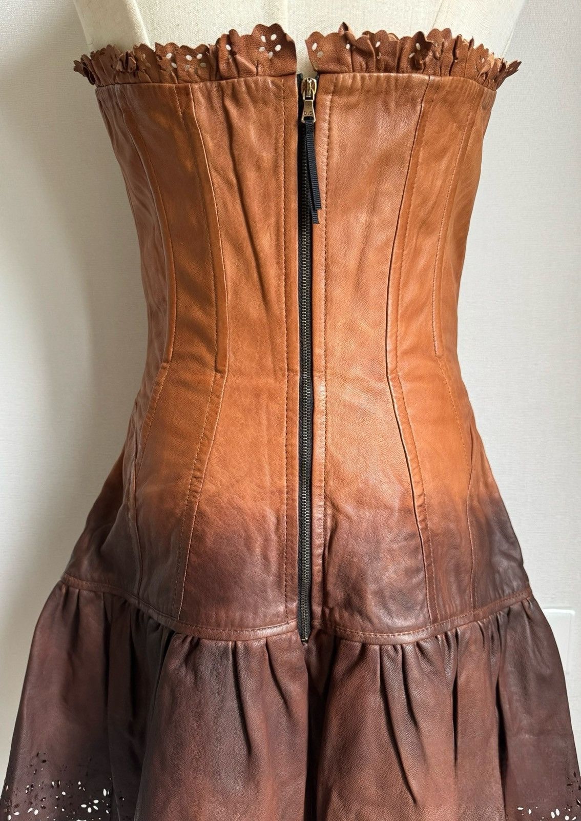 Dolce & Gabbana DG 2010 fashion show leather skirt Size S / US 4 / IT 40 - 3 Thumbnail
