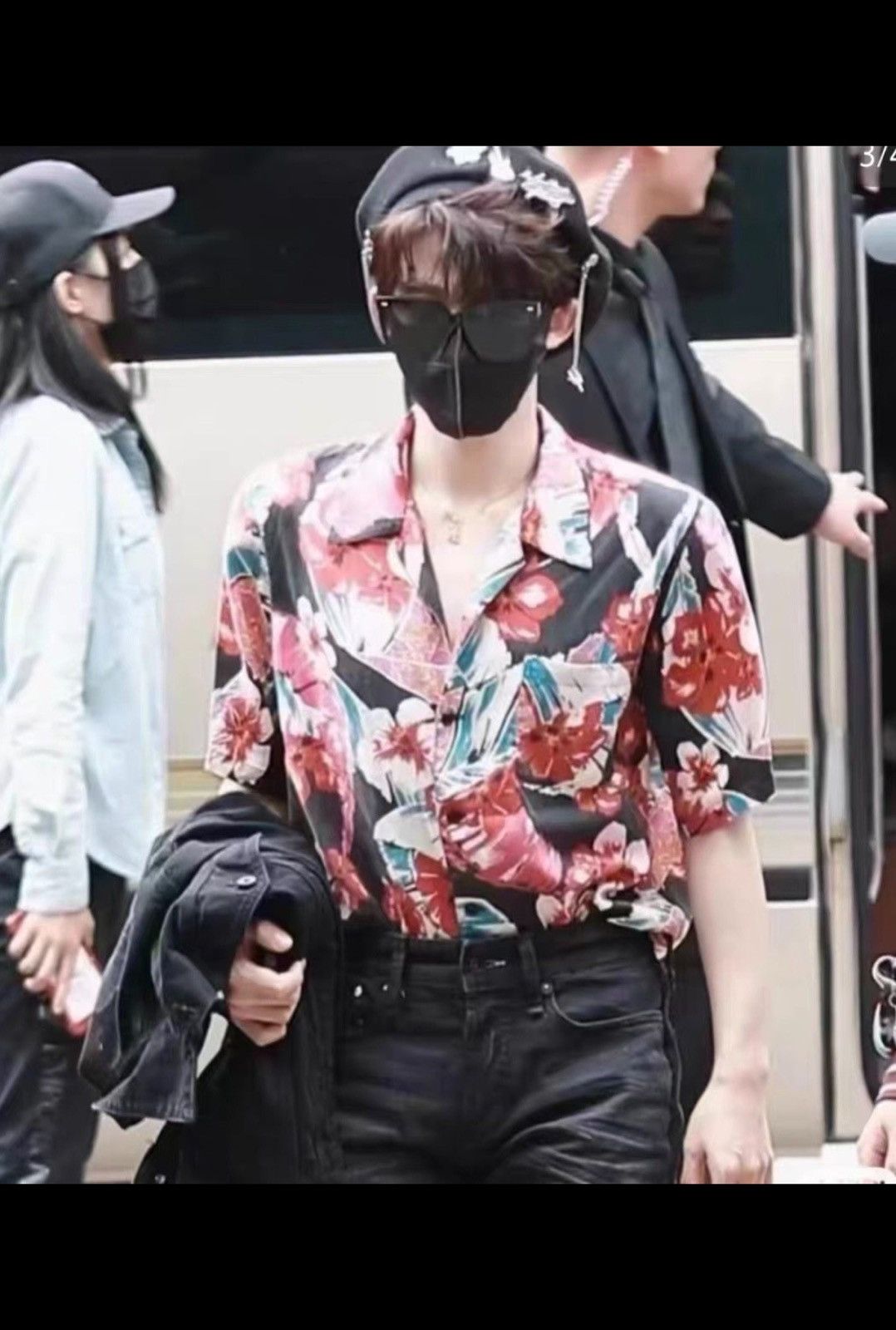 Saint Laurent Paris Saint Laurent Paris SS19Tropical Flower Hawaiian Shirt Size US S / EU 44-46 / 1 - 8 Thumbnail