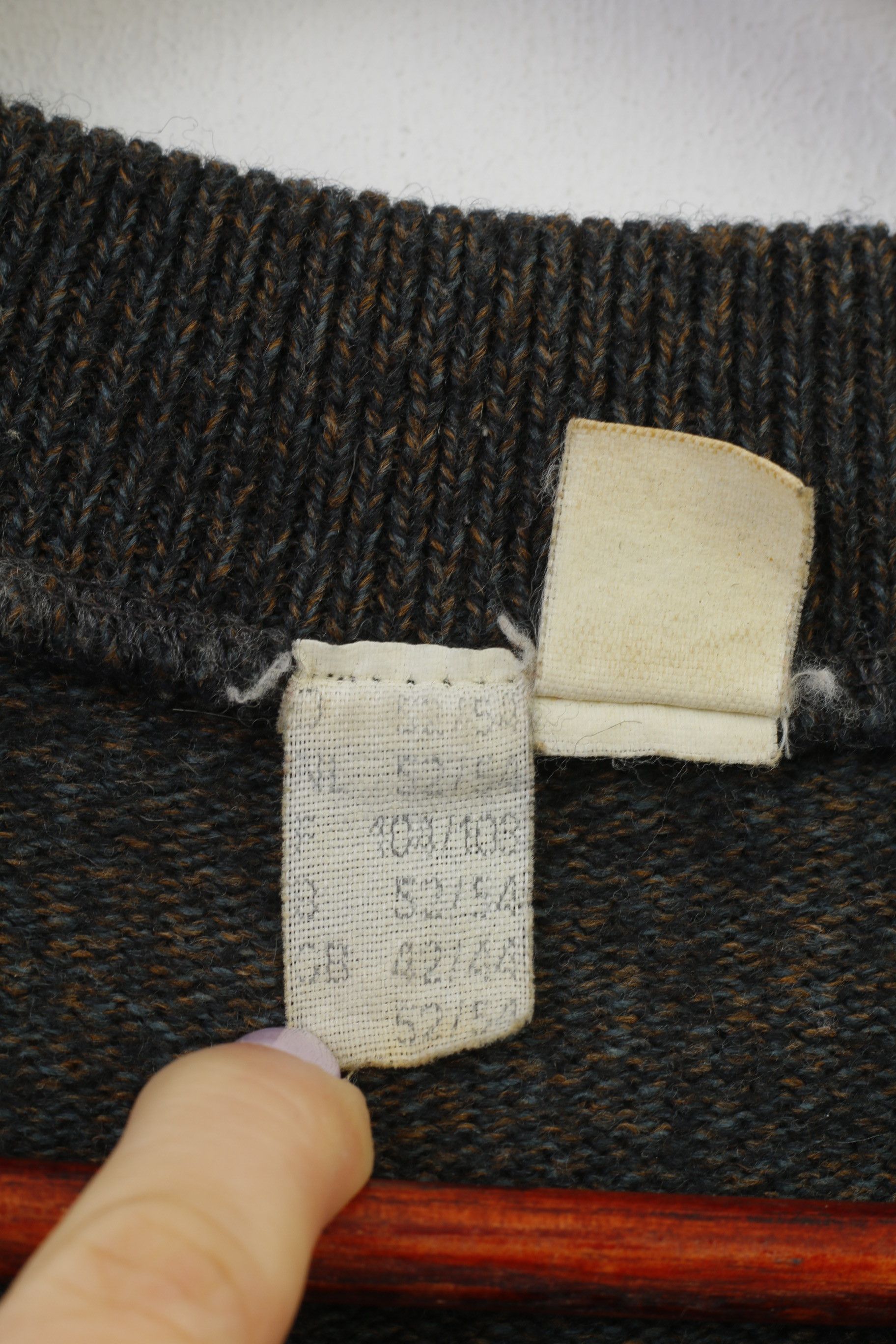 Vintage Vintage Men 42 L Jumper V Neck Grey Wool Geometric 4202 Size US L / EU 52-54 / 3 - 5 Thumbnail