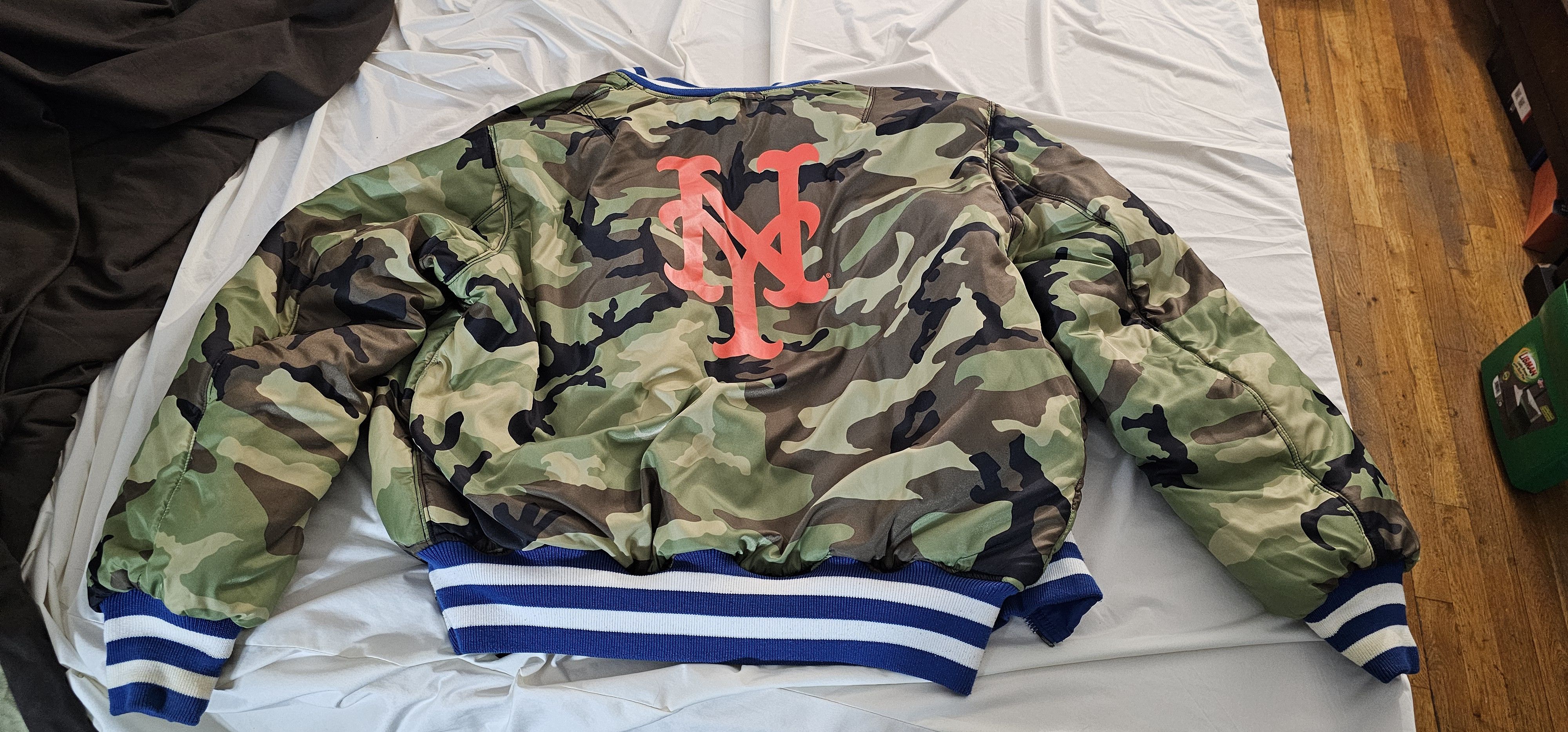 Alpha Industries Mets reversable Camo all patches Bomber Jacket Size US XXL / EU 58 / 5 - 4 Thumbnail