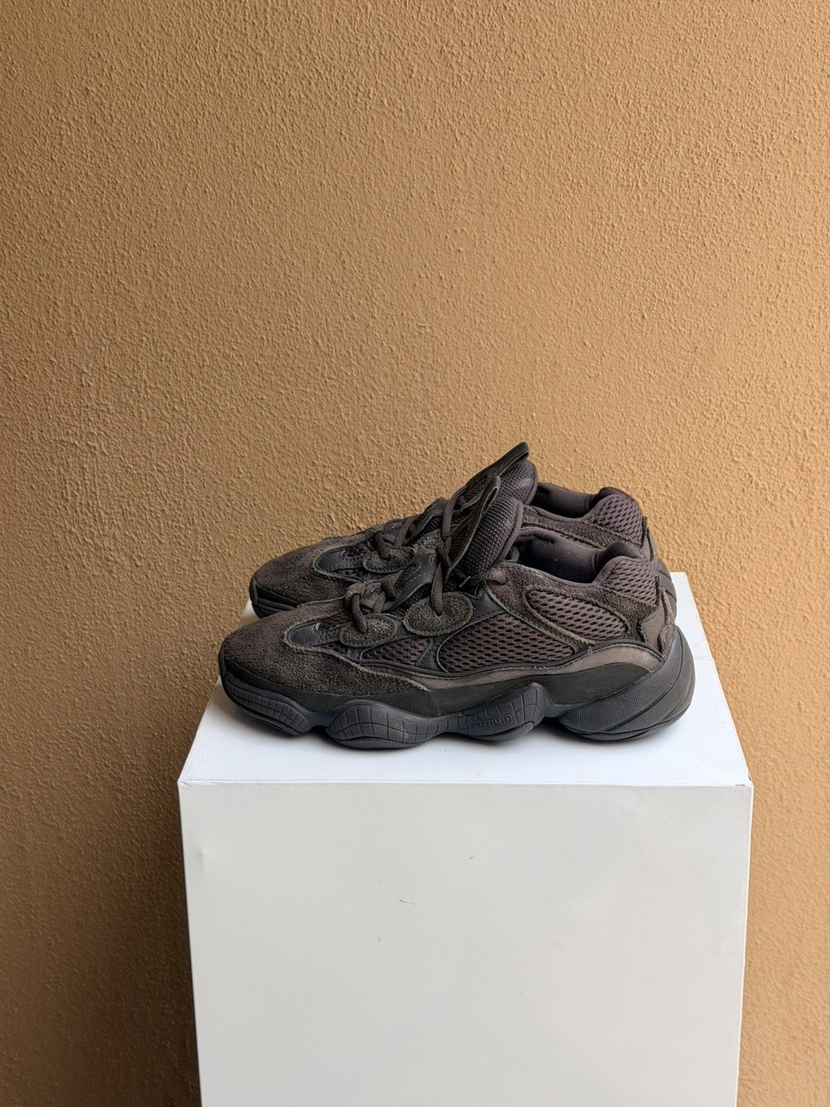 Yeezy Adidas Yeezy 500 Utility Black Mens Size 6 Size US 6 / EU 39 - 1 Thumbnail