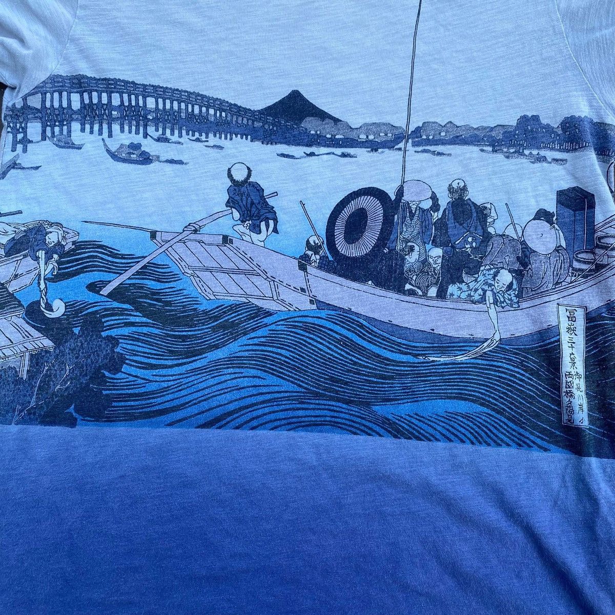 Uniqlo RARE ‼️ Hokusai Blue Size US XL / EU 56 / 4 - 2 Thumbnail