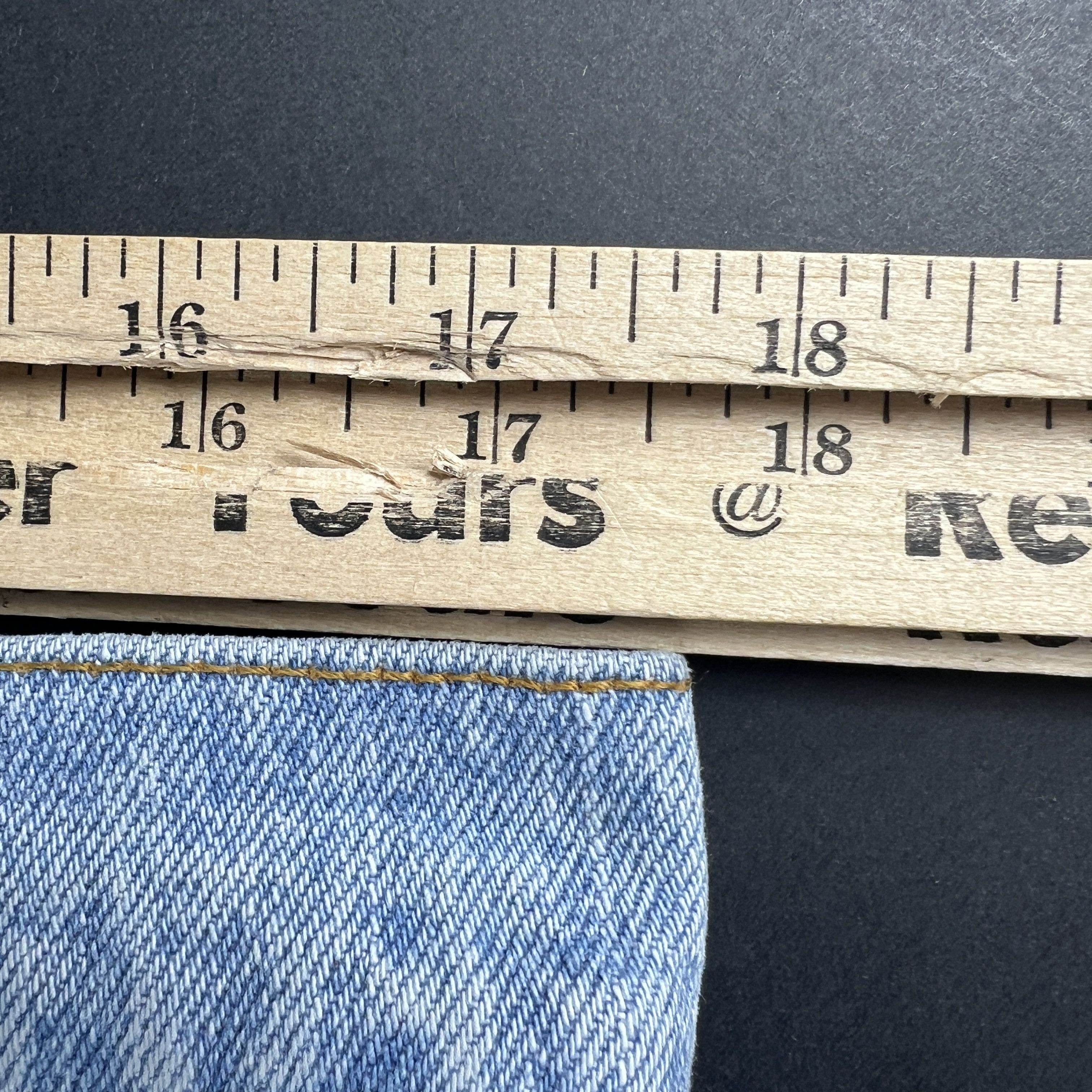 Levi's × Vintage VTG 90s Levi's Jeans 560 Loose Tapered Light Blue Denim Size US 35 - 22 Thumbnail